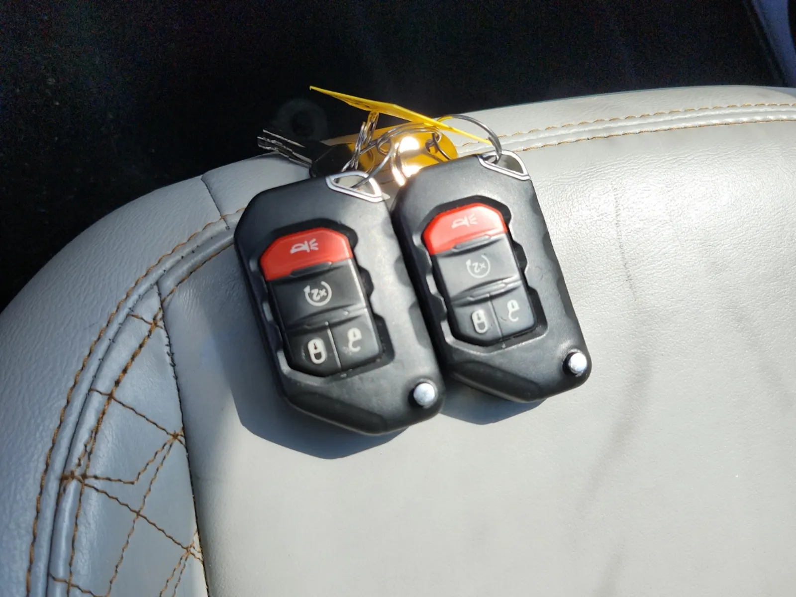 Keys/Fobs/Manual Photo
