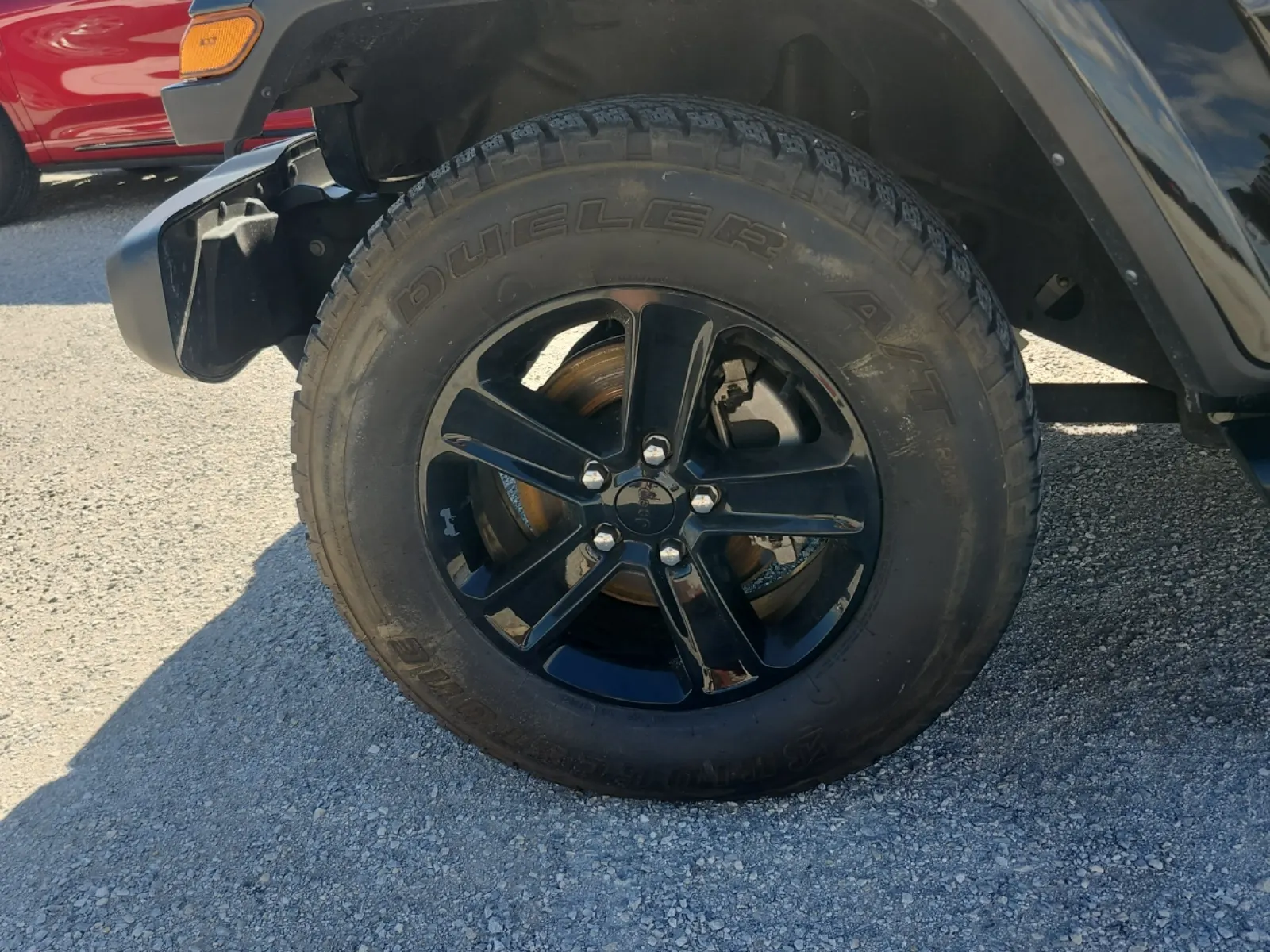 Front driver wheel/tire photo