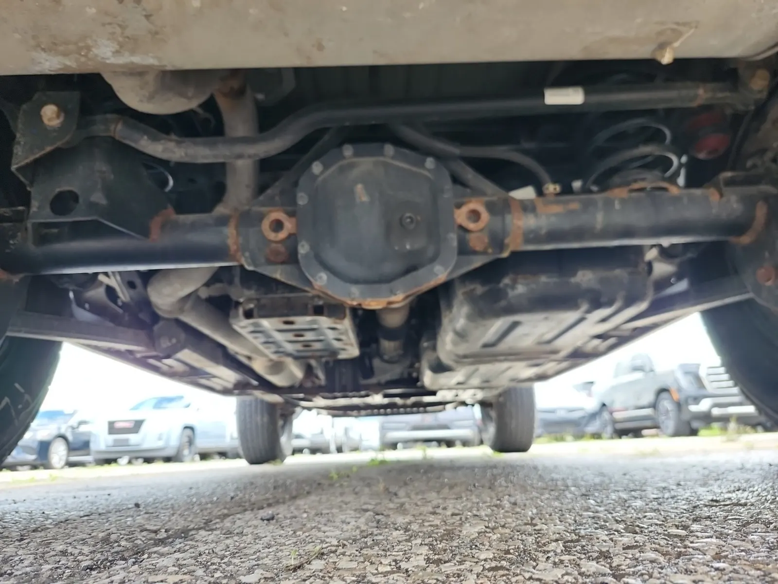 Undercarriage - Rear Photo