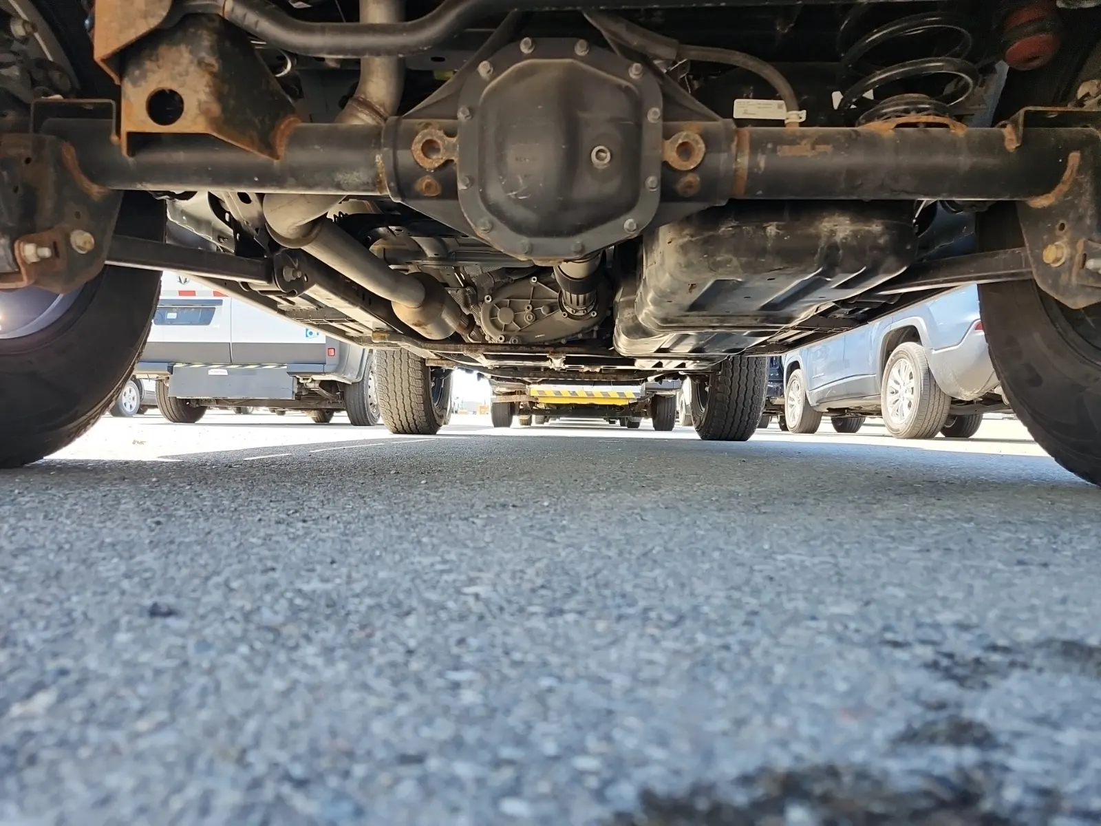 Undercarriage - Rear Photo