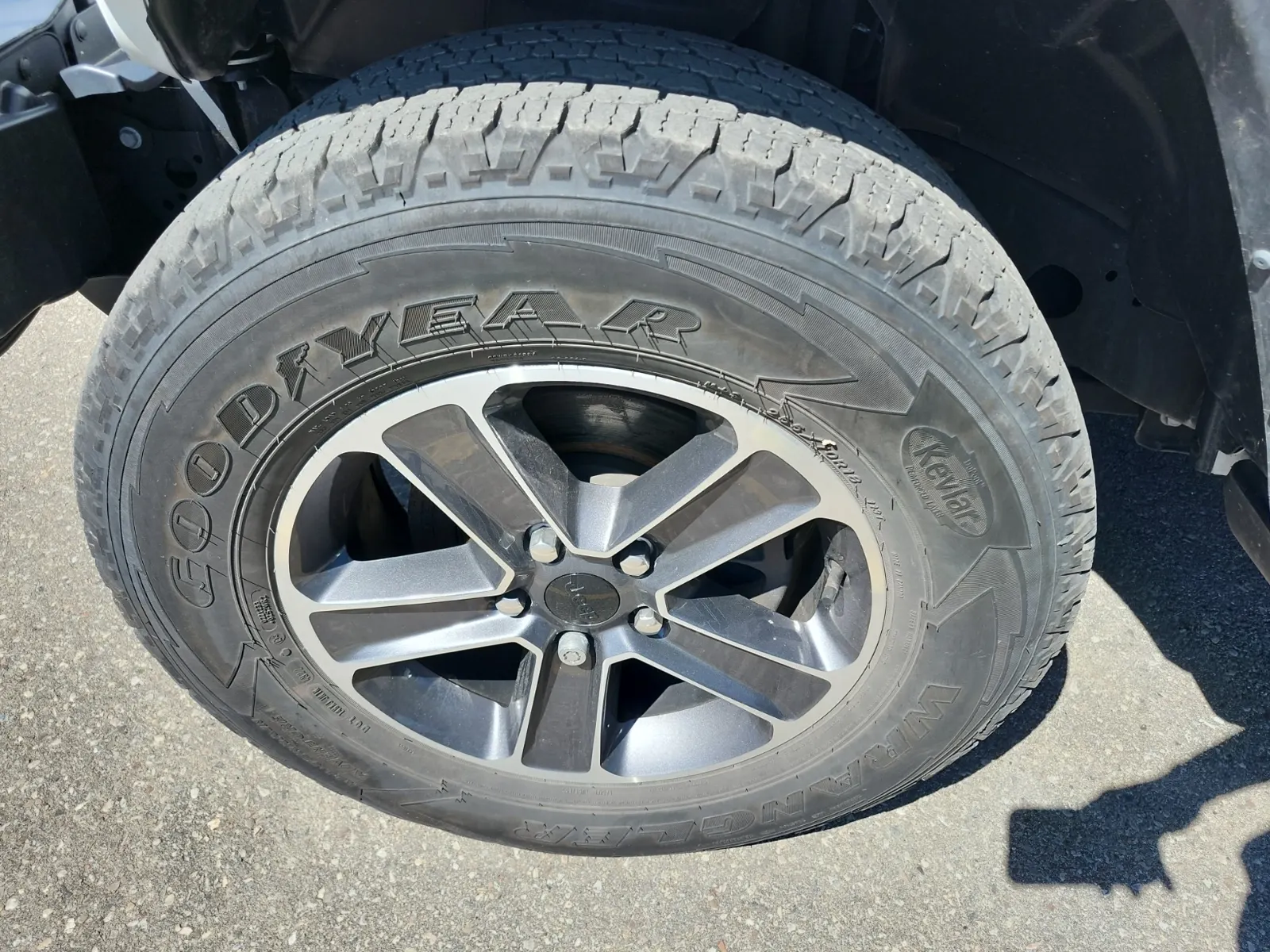 Front driver wheel/tire photo