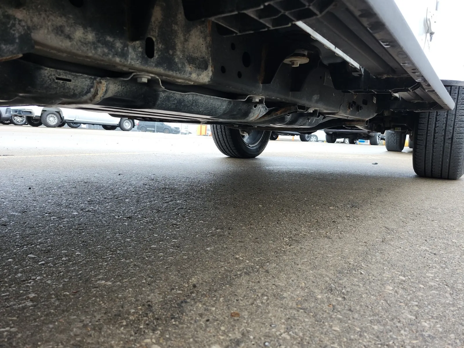 Undercarriage - Passenger Photo