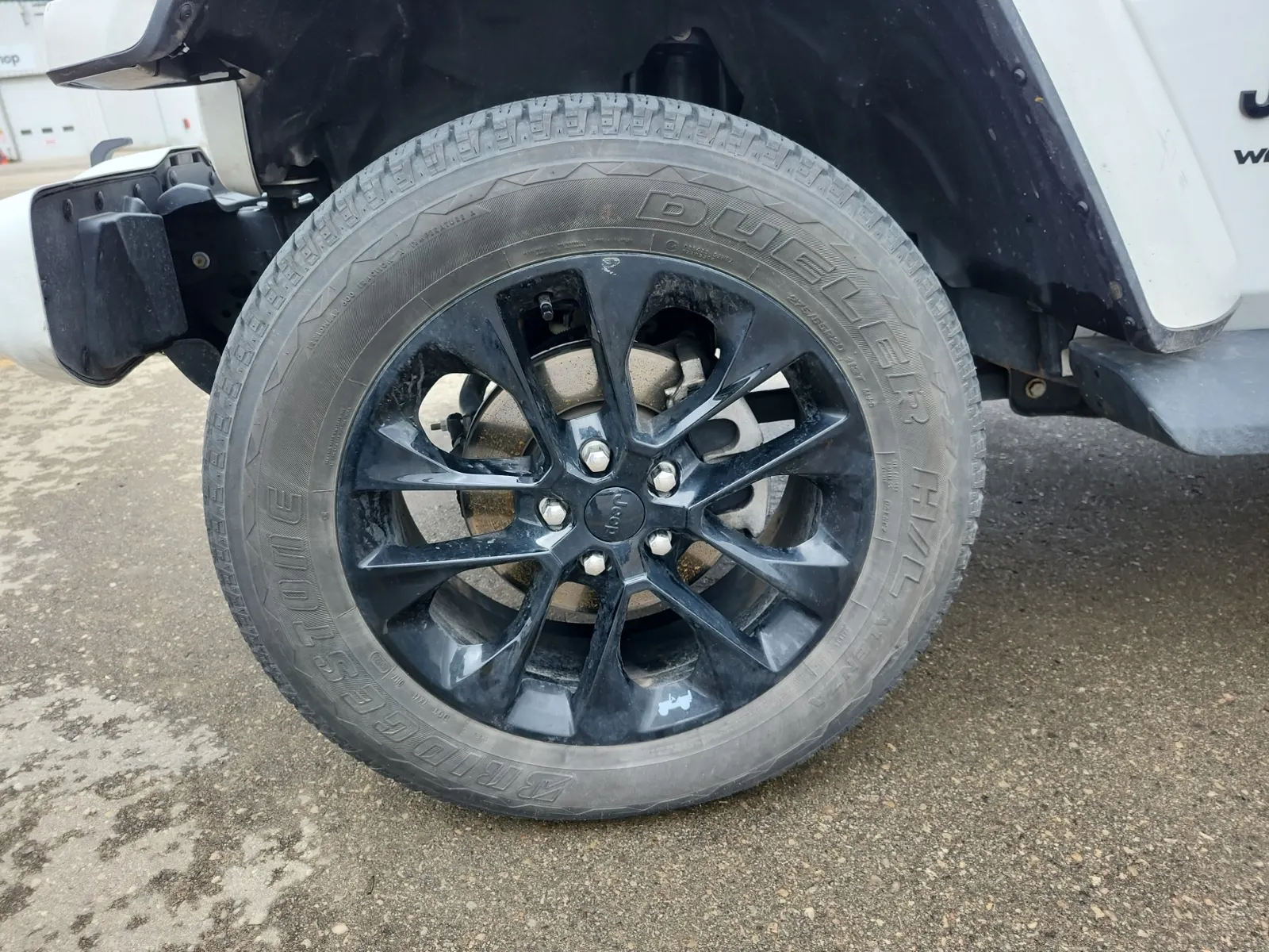 Front driver wheel/tire photo