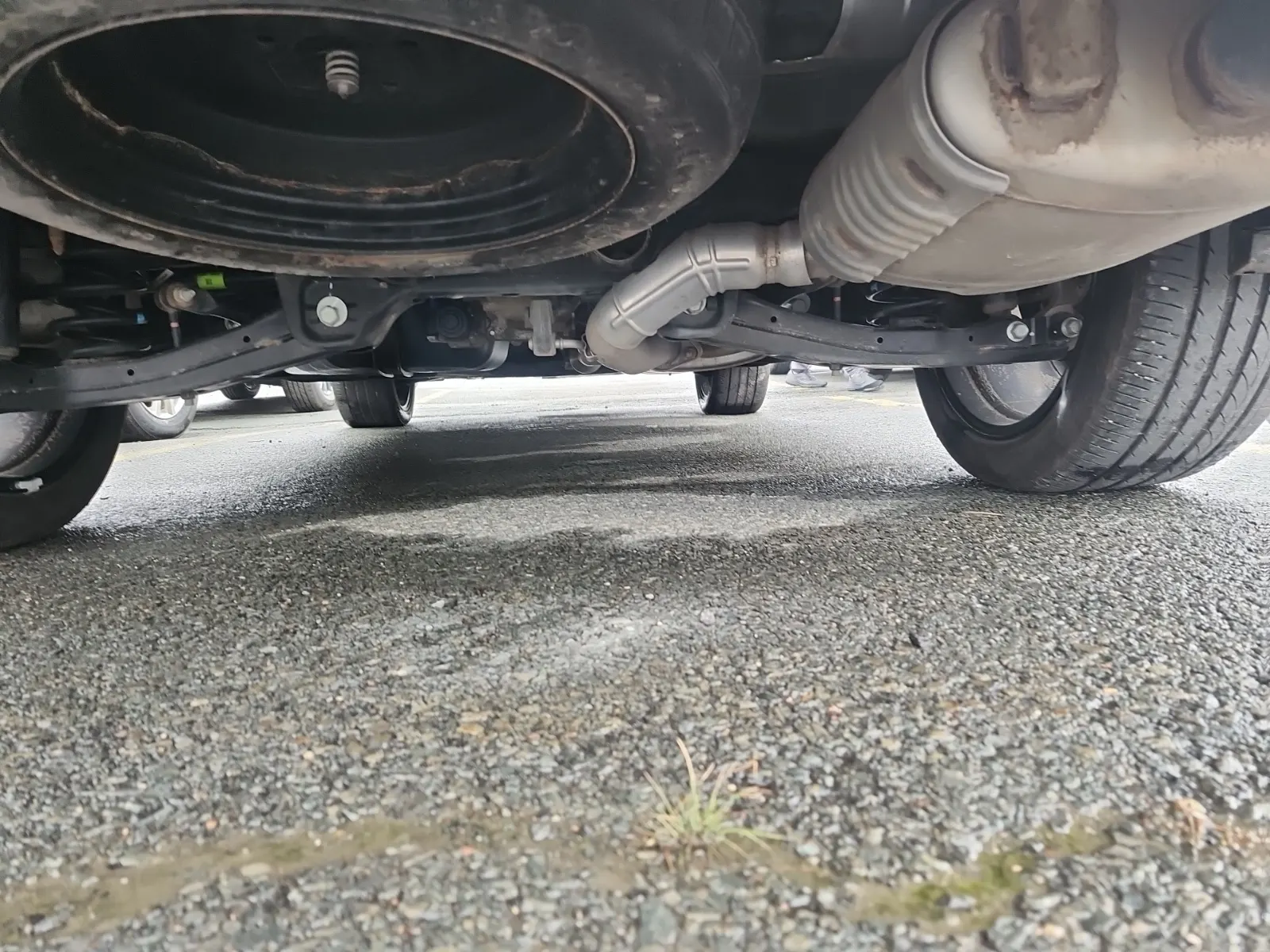 Undercarriage - Rear Photo