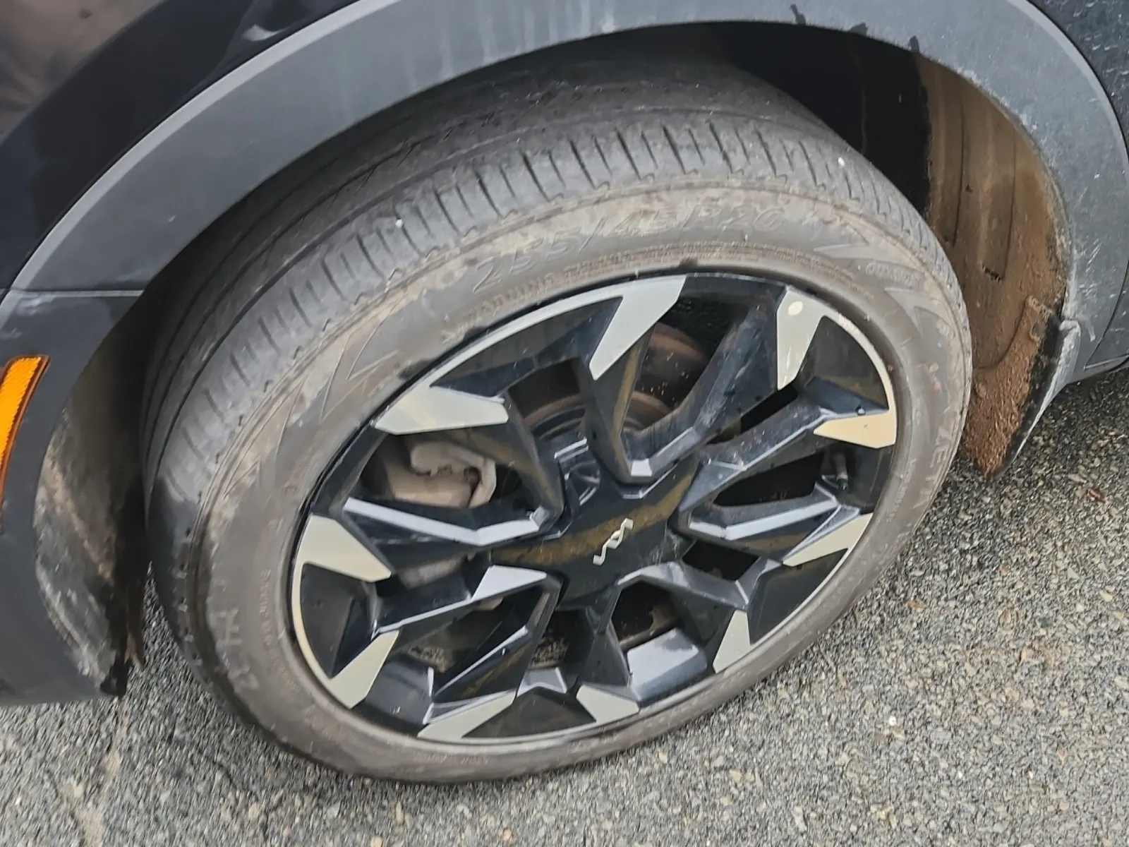 Front driver wheel/tire photo