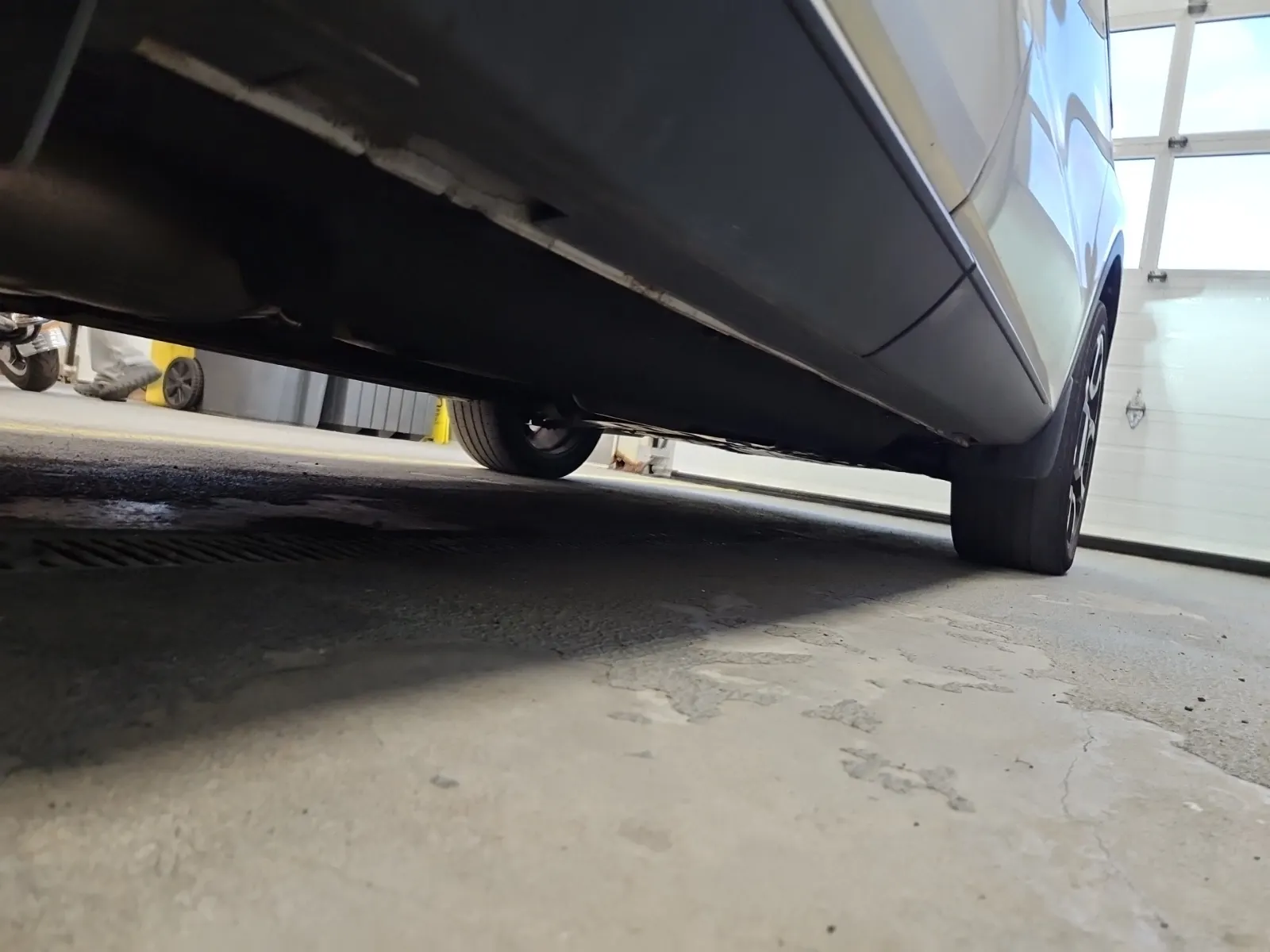 Undercarriage - Passenger Photo