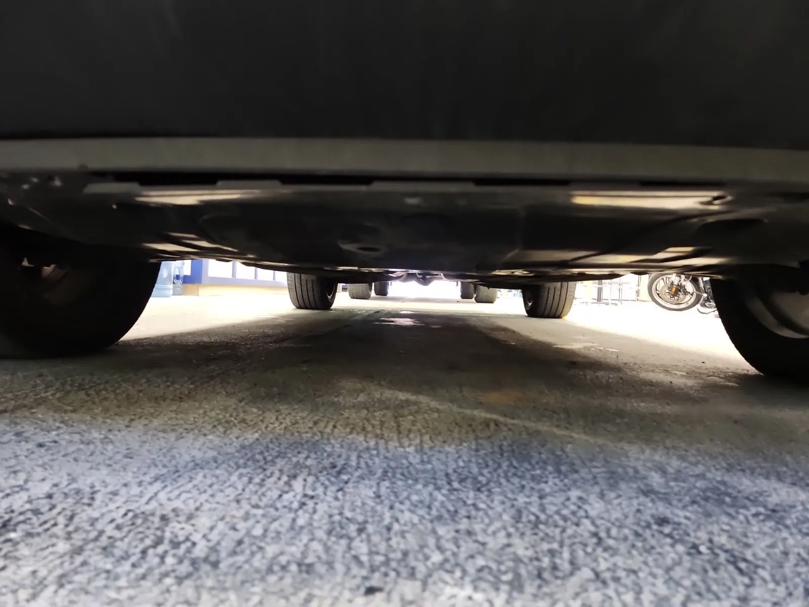 Undercarriage - Front Photo