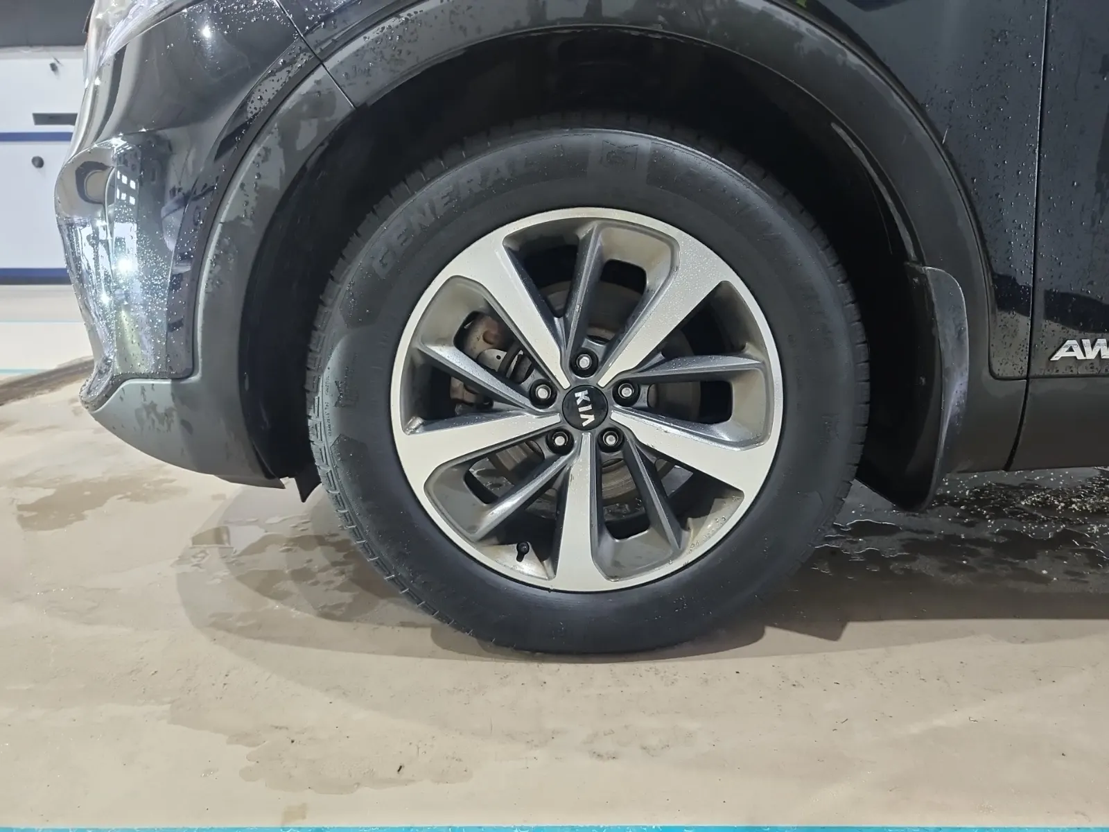 Front driver wheel/tire photo