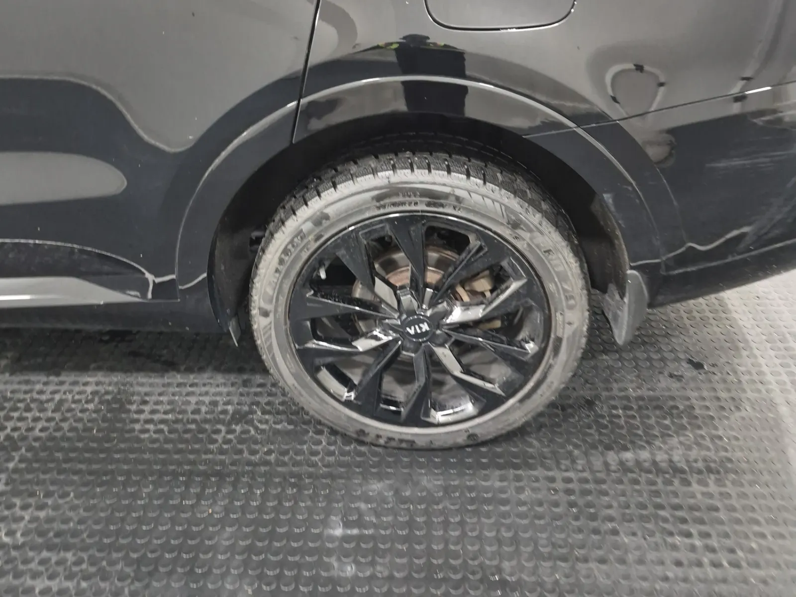 Left Rear Wheel/Tire Photo
