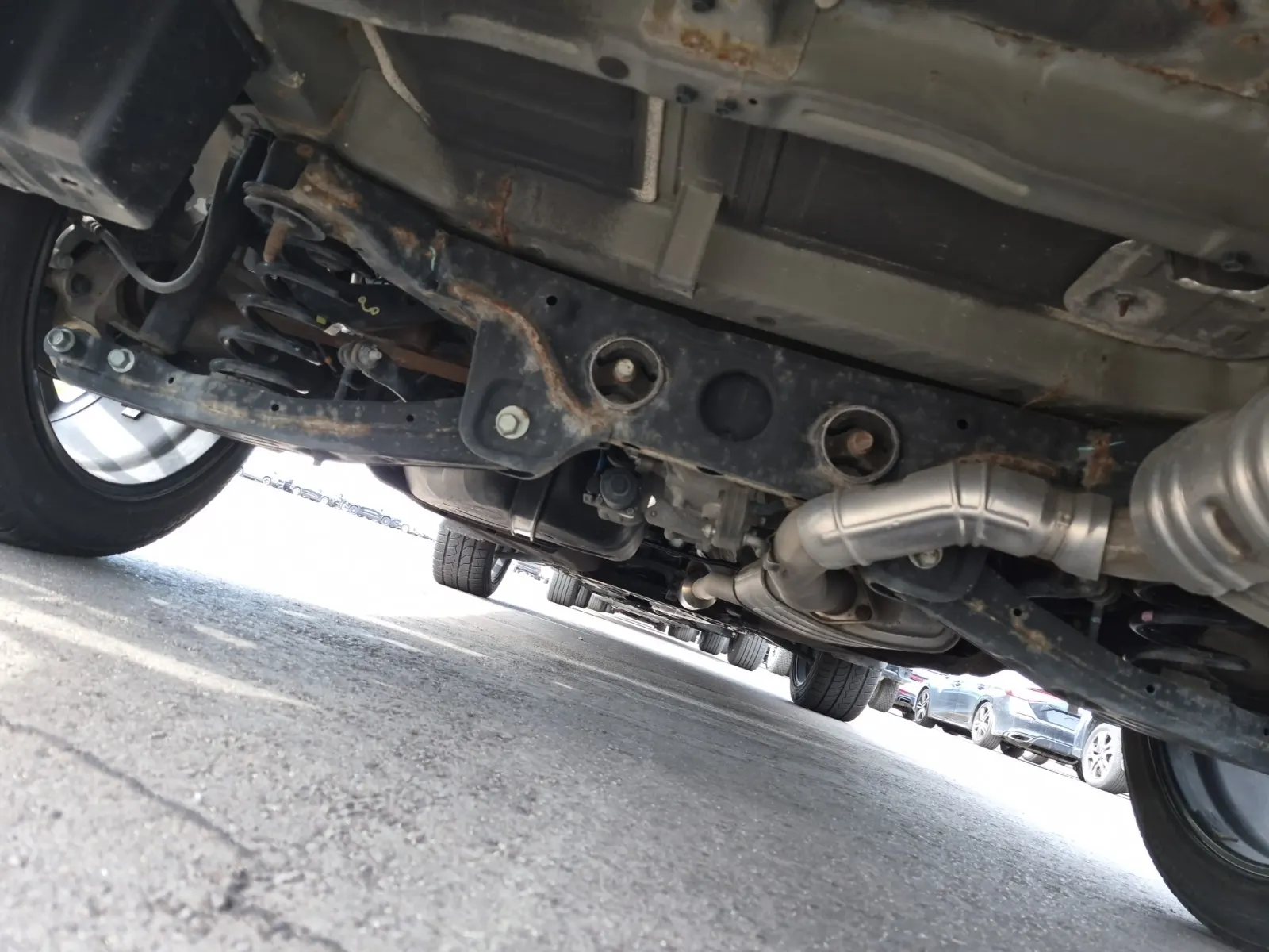 Undercarriage - Rear Photo
