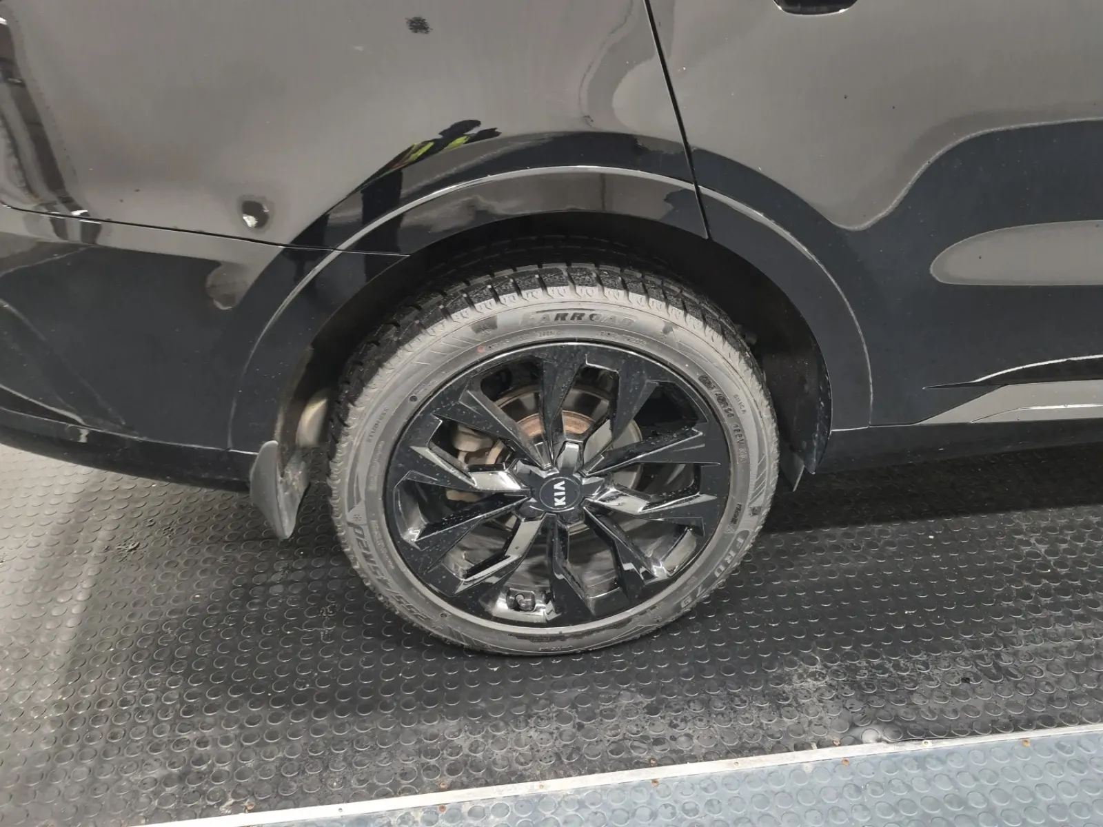 Right Rear Wheel/Tire Photo