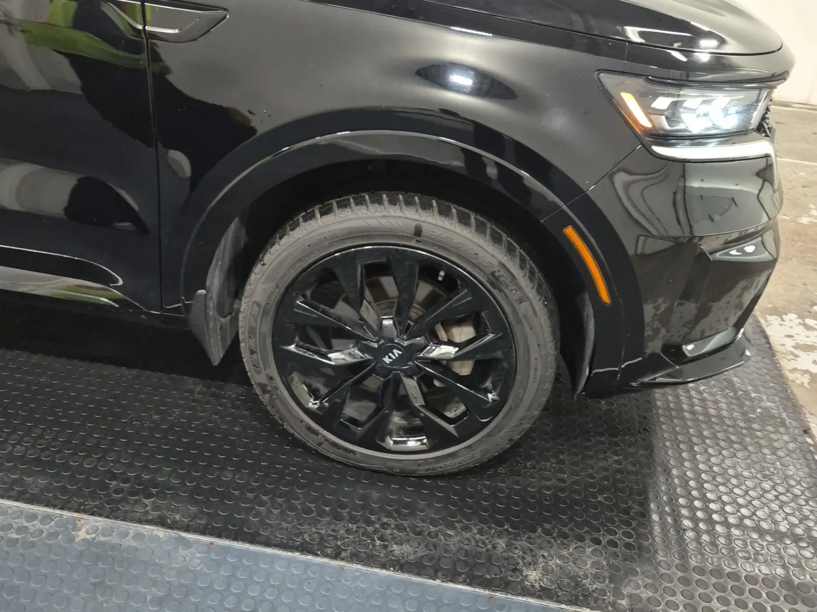 Right Front Wheel/Tire Photo