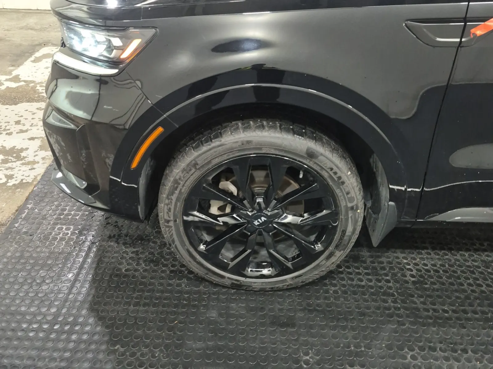 Front driver wheel/tire photo