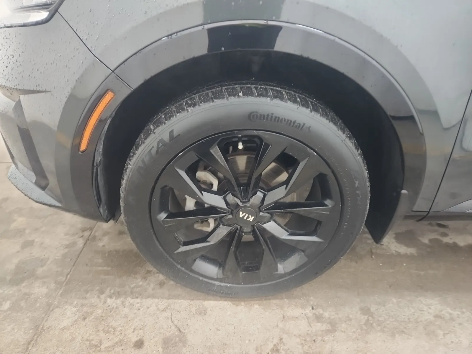 Front driver wheel/tire photo