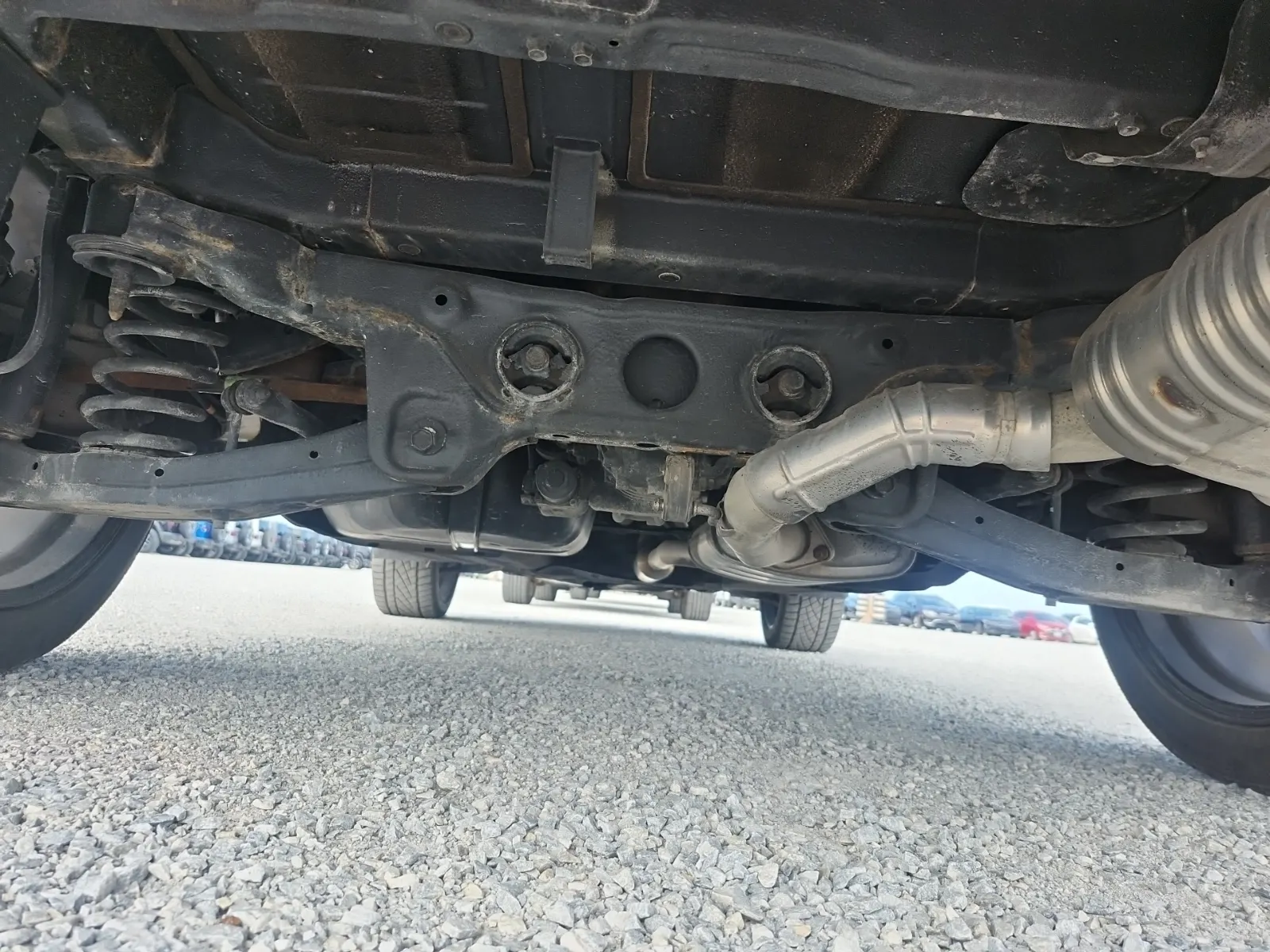 Undercarriage - Rear Photo