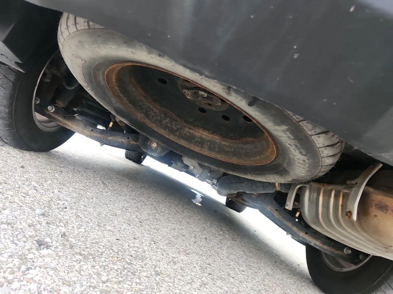 Undercarriage - Rear Photo