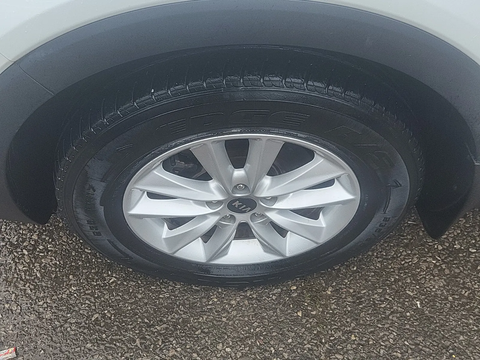 Front driver wheel/tire photo