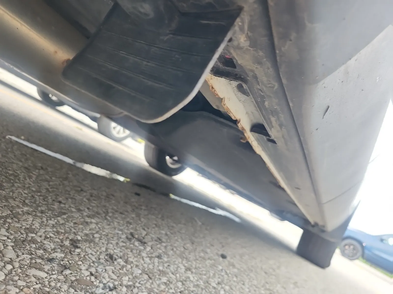 Undercarriage - Passenger Photo