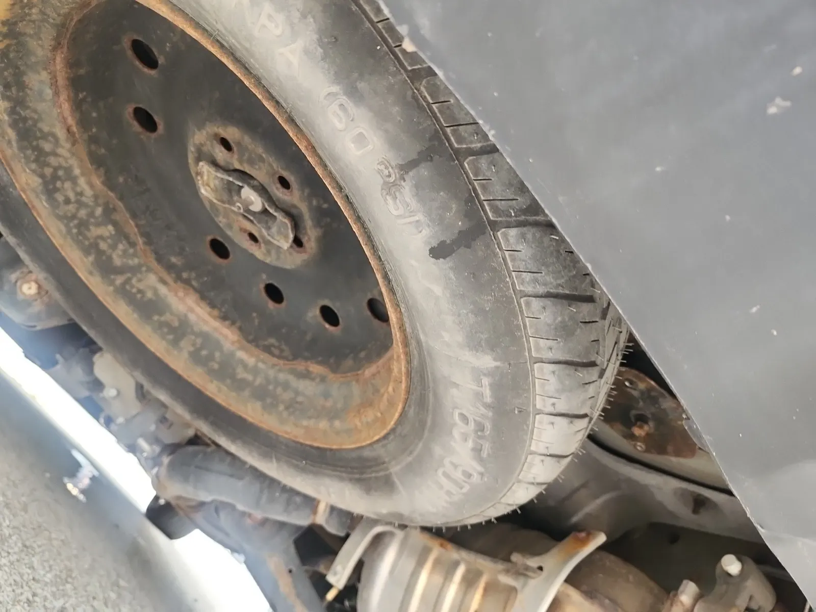 Spare Tire & Wheel Photo