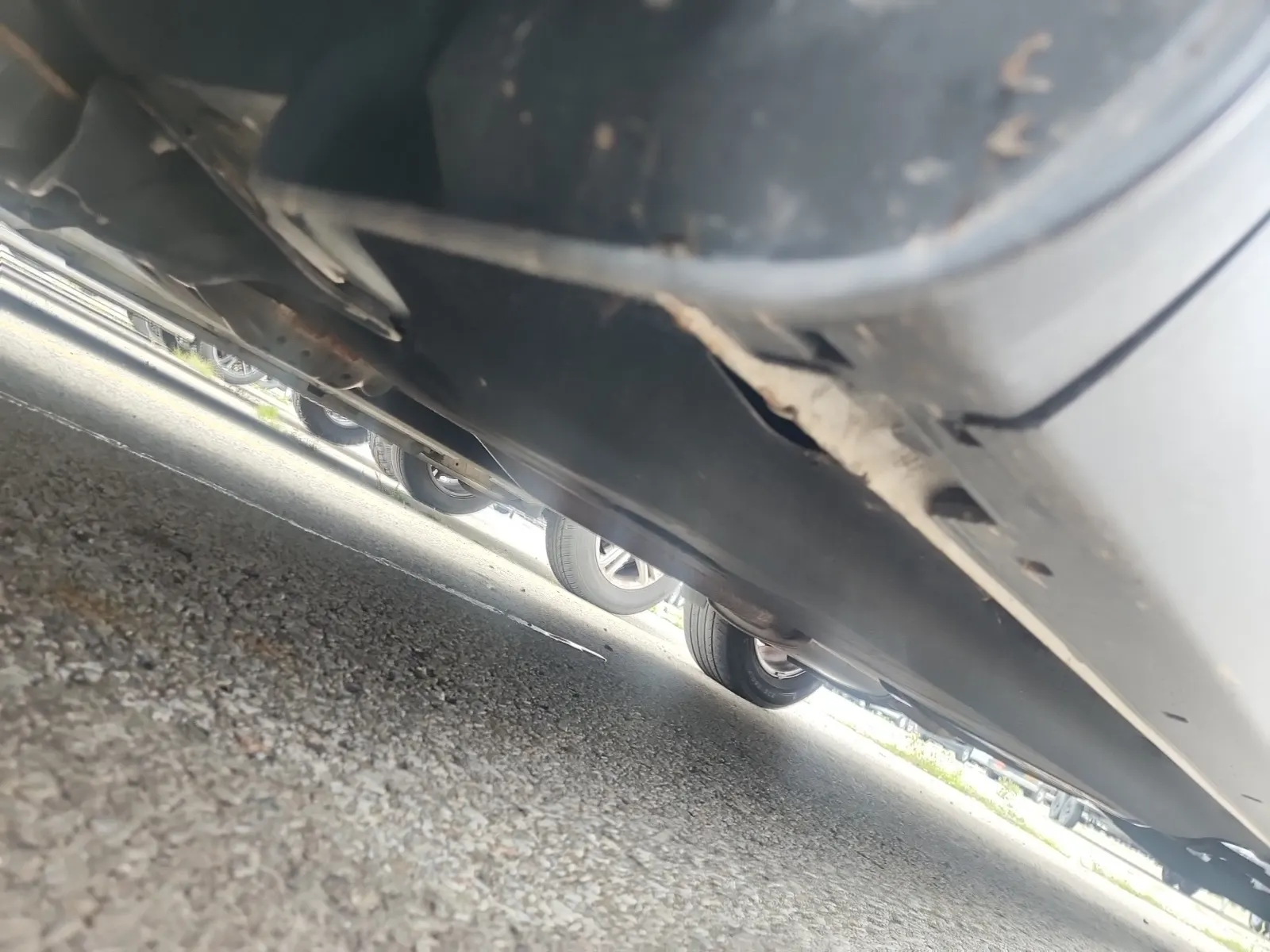 Undercarriage - Driver Photo