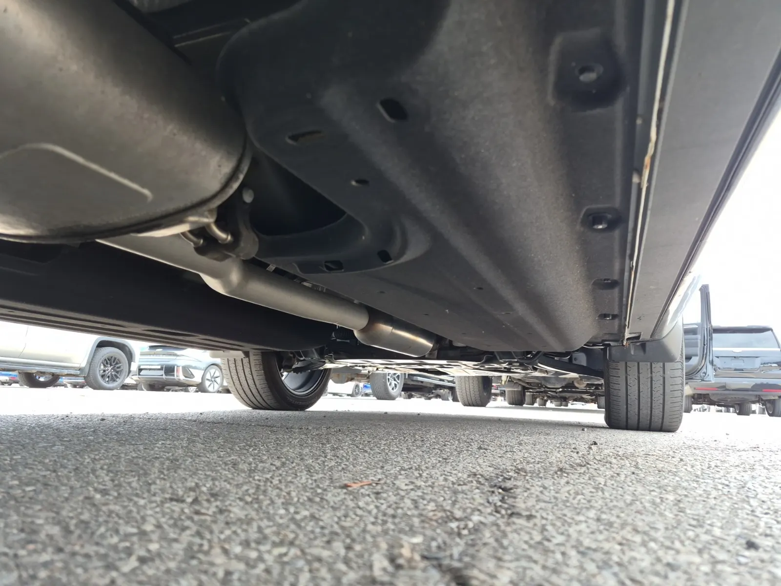 Undercarriage - Passenger Photo