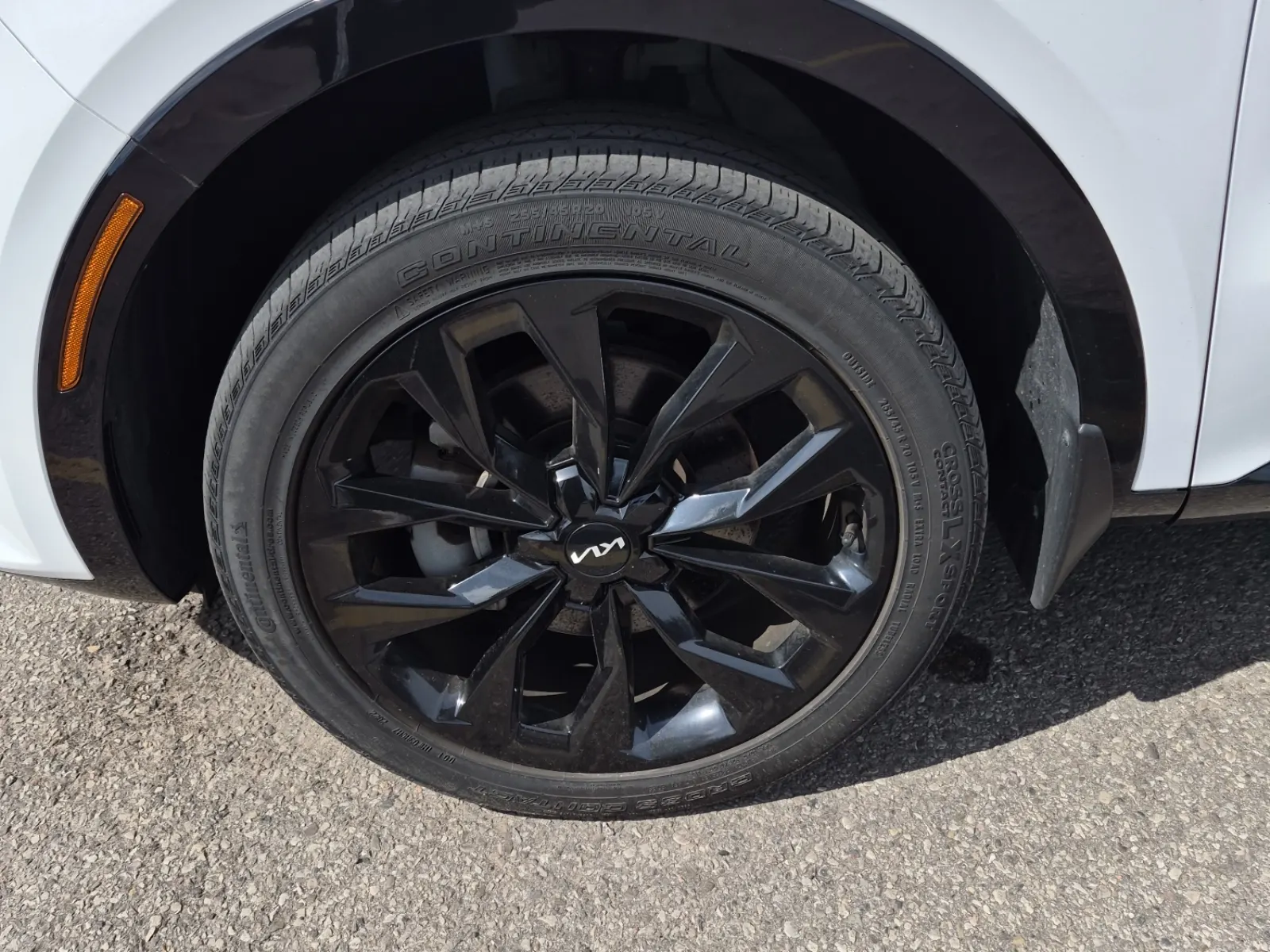 Front driver wheel/tire photo