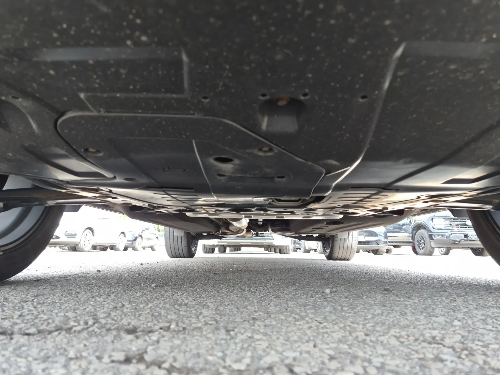 Undercarriage - Front Photo