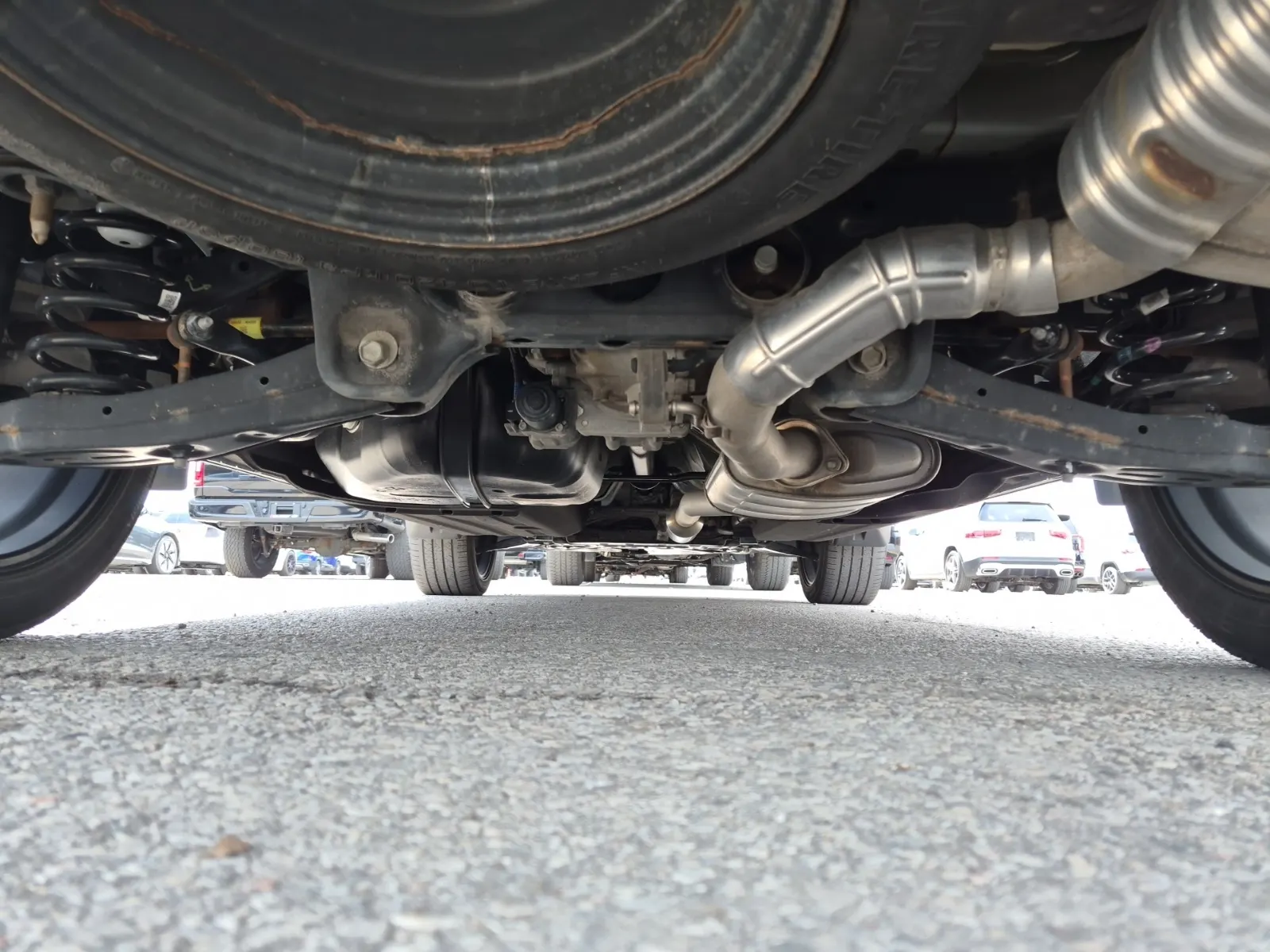 Undercarriage - Rear Photo