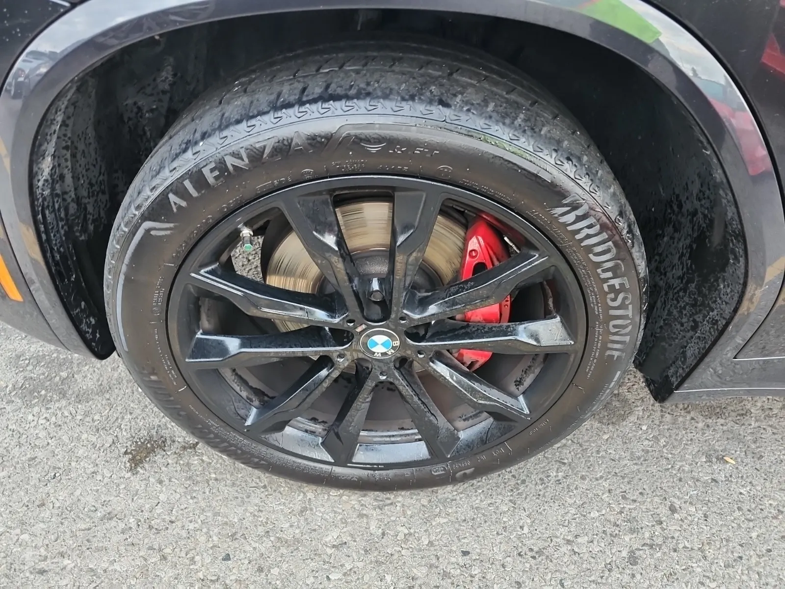 Front driver wheel/tire photo