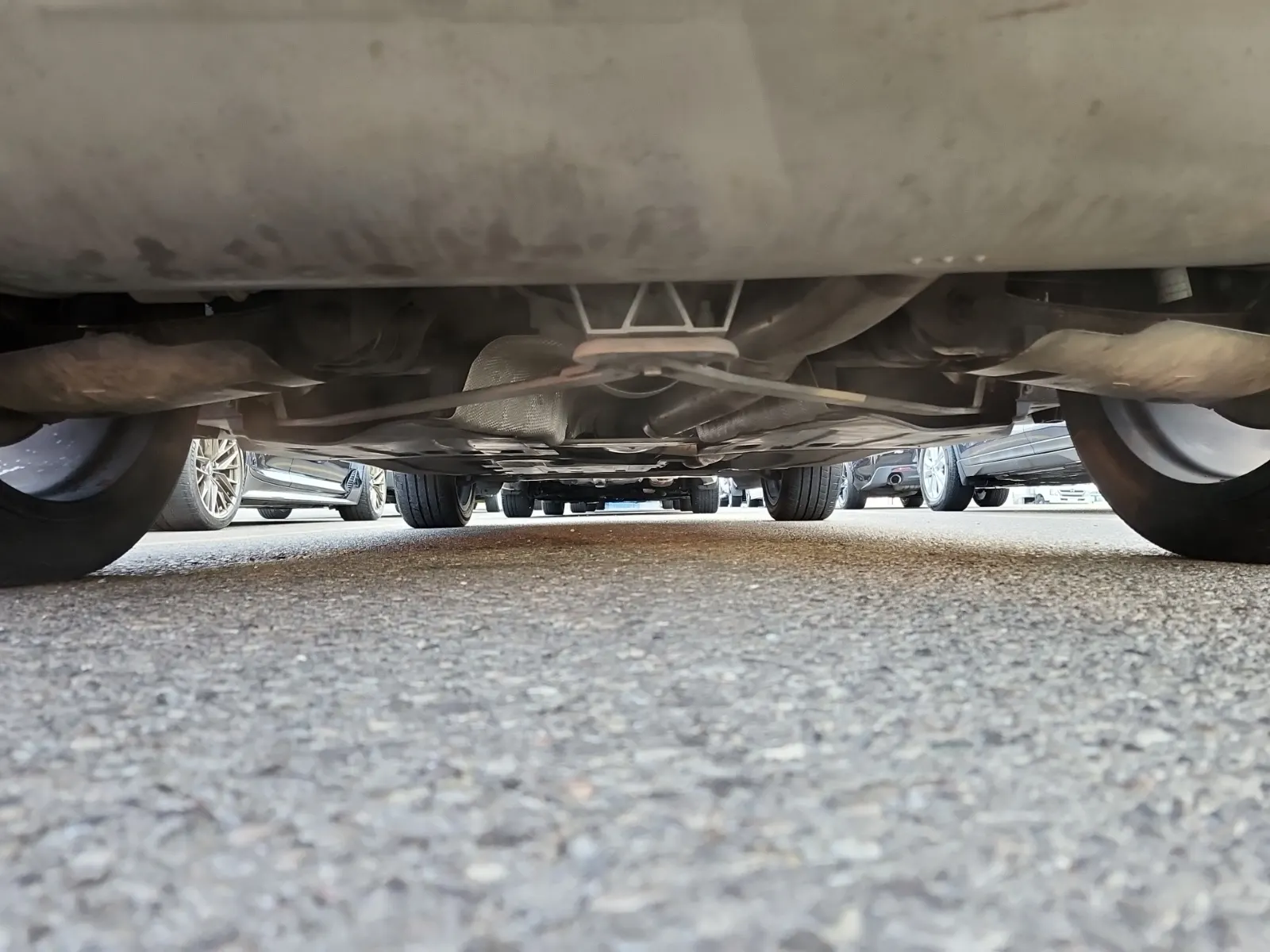 Undercarriage - Rear Photo