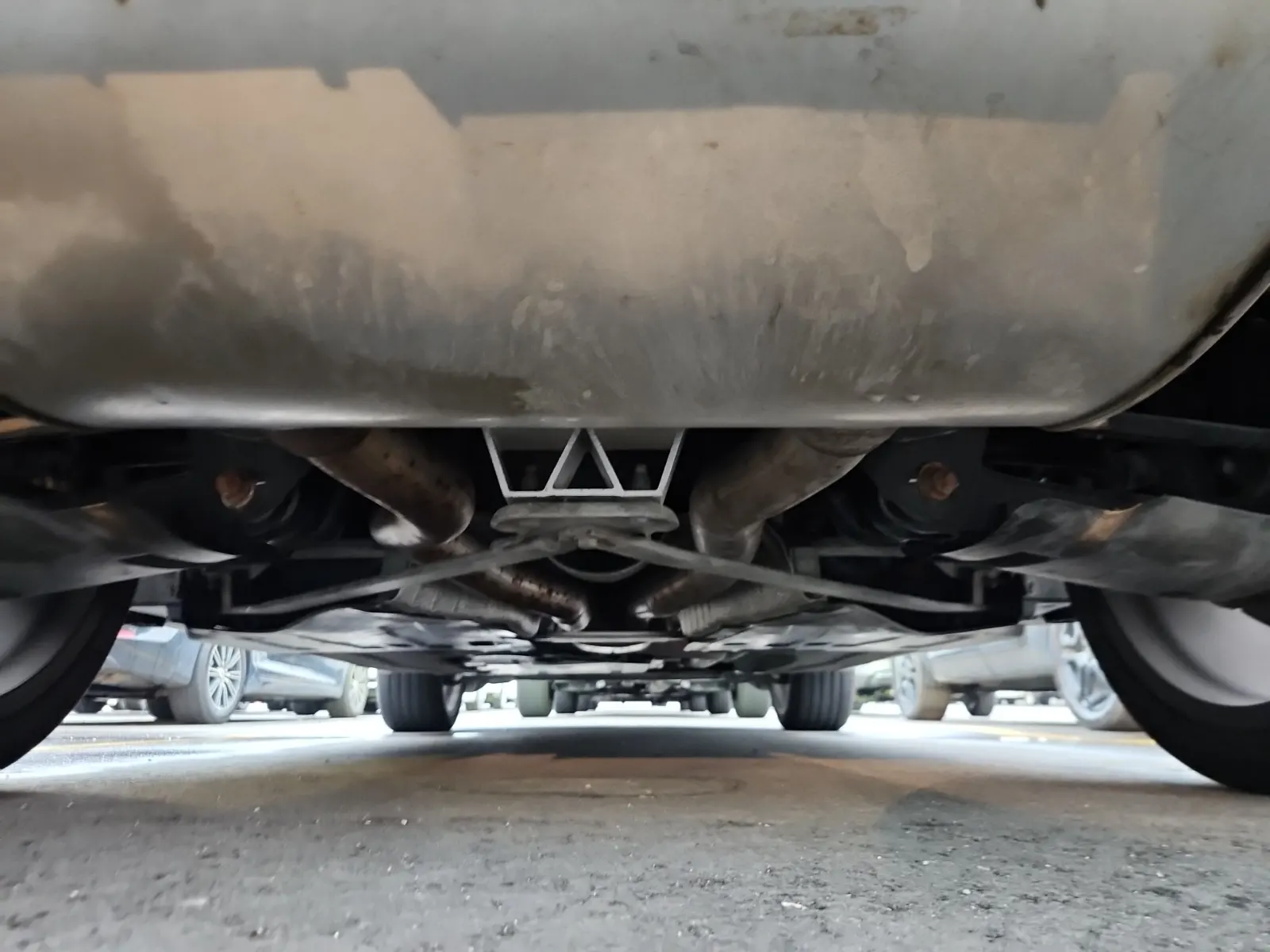 Undercarriage - Rear Photo