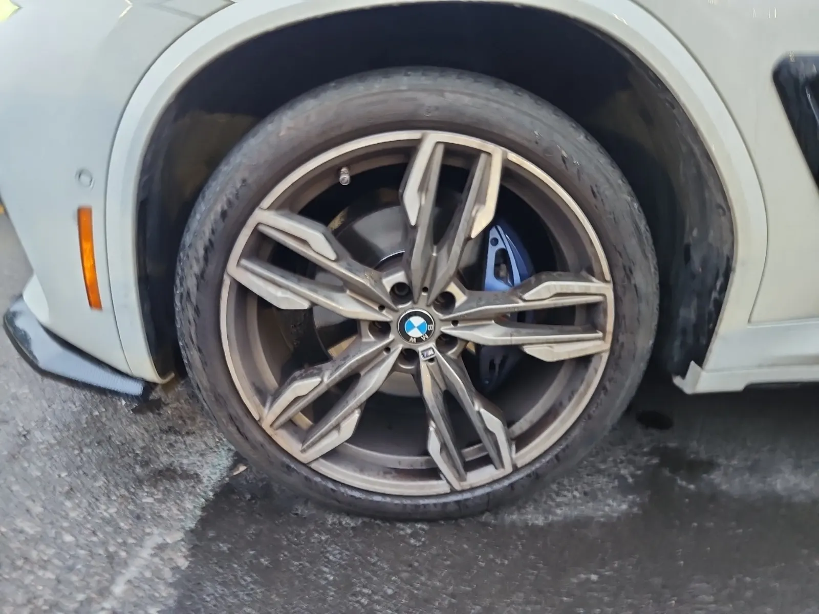 Front driver wheel/tire photo