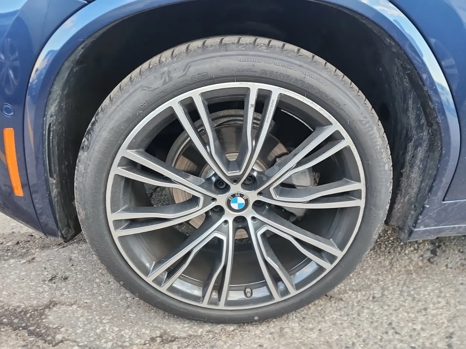 Front driver wheel/tire photo