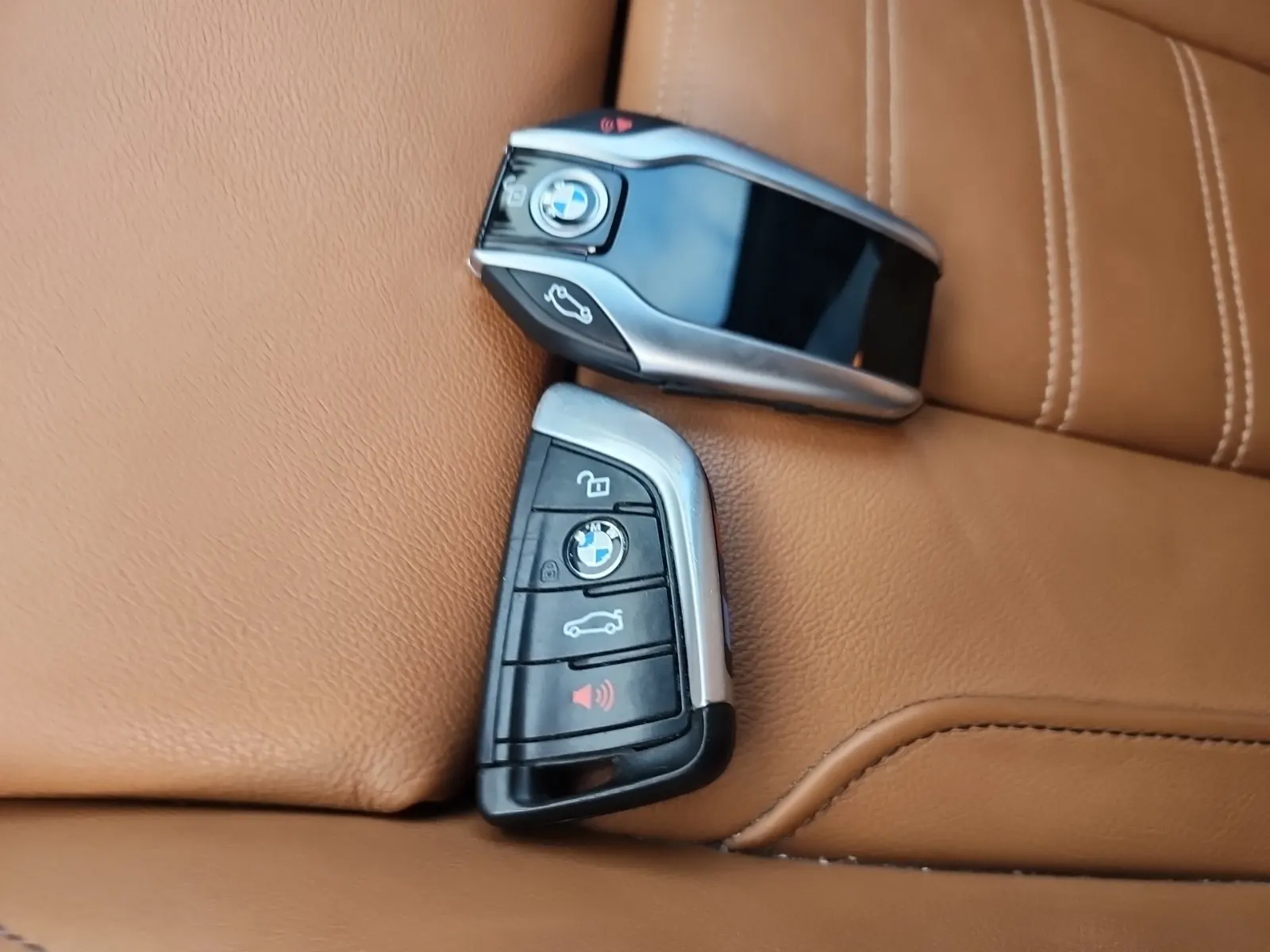 Keys/Fobs/Manual Photo