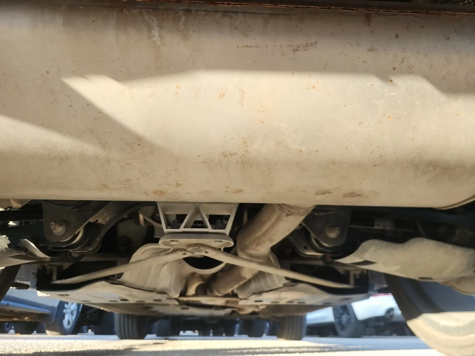 Undercarriage - Rear Photo