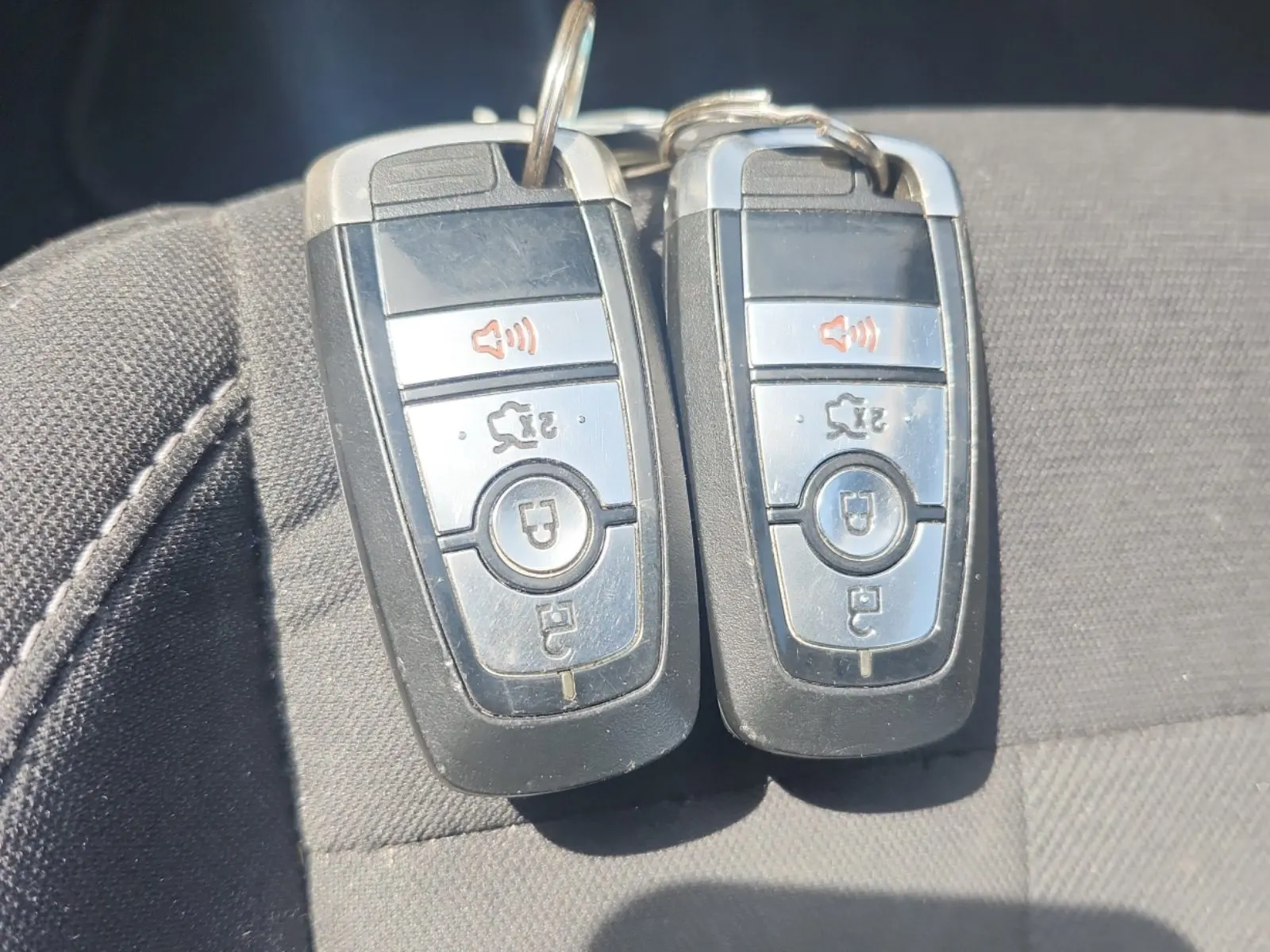 Keys/Fobs/Manual Photo