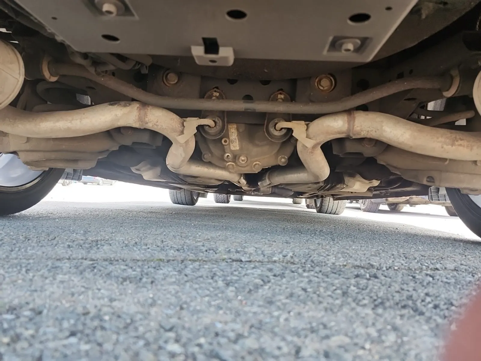 Undercarriage - Rear Photo