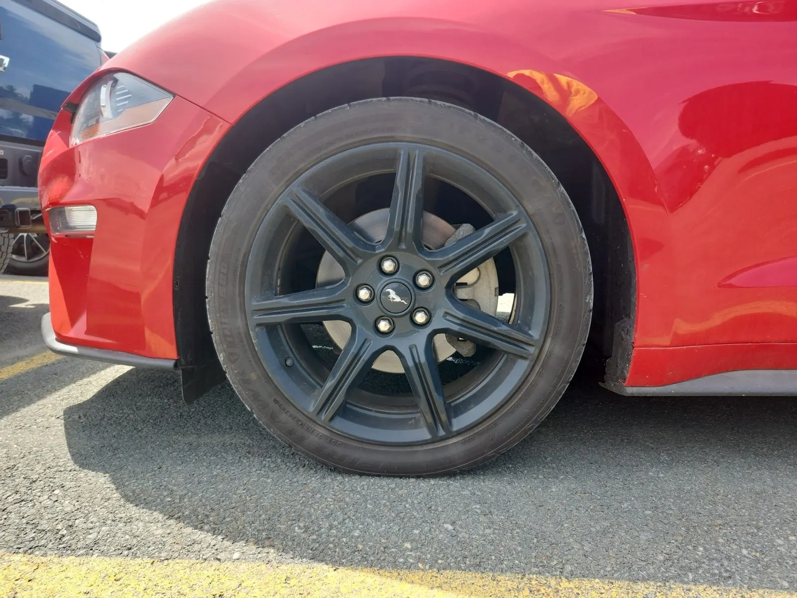 Front driver wheel/tire photo
