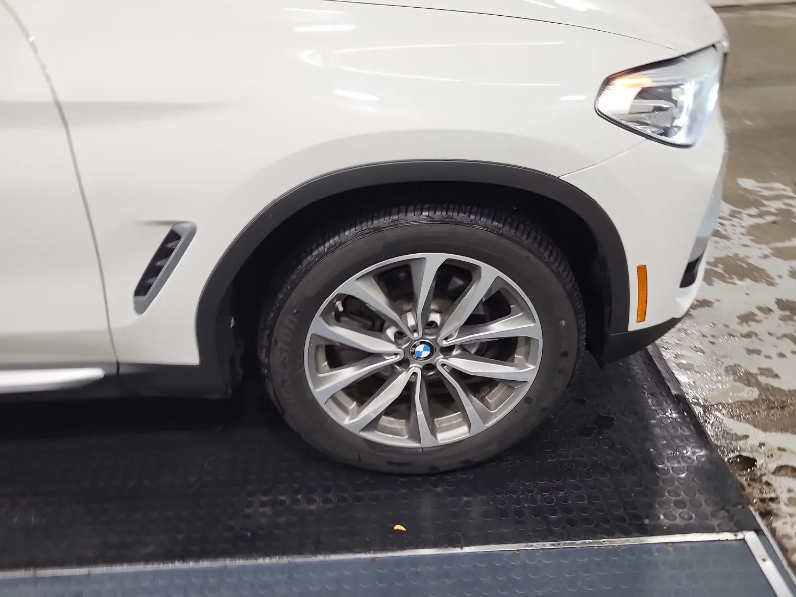 Right Front Wheel/Tire Photo