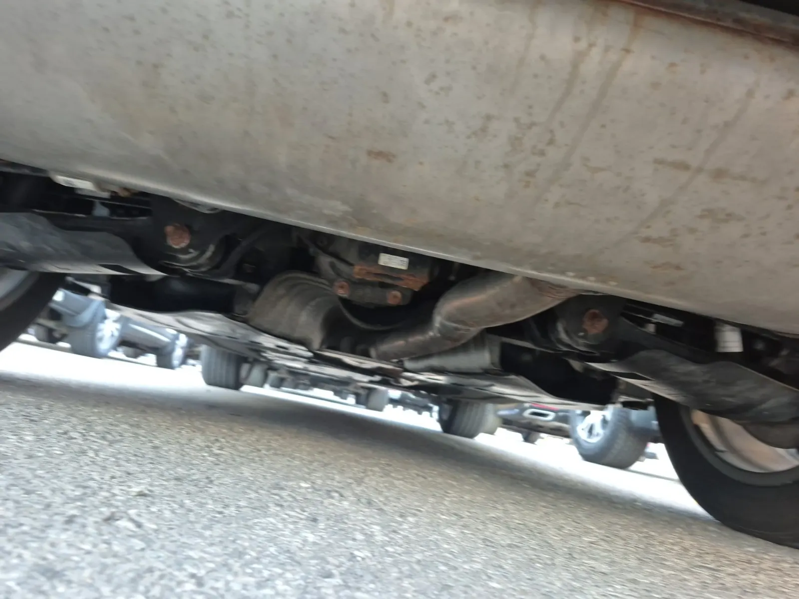 Undercarriage - Rear Photo