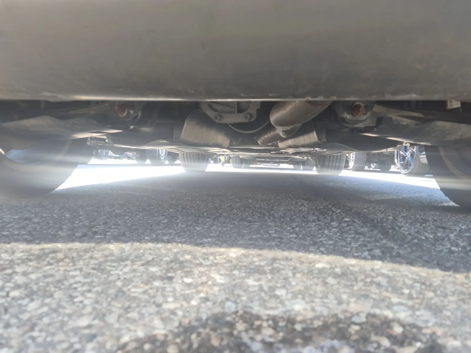 Undercarriage - Rear Photo