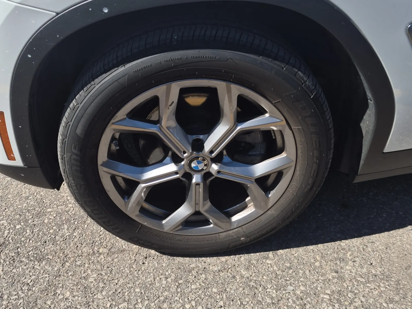 Front driver wheel/tire photo