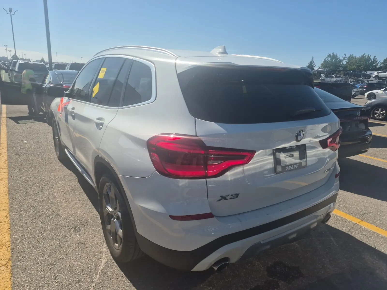 Driver Rear 3/4 Photo