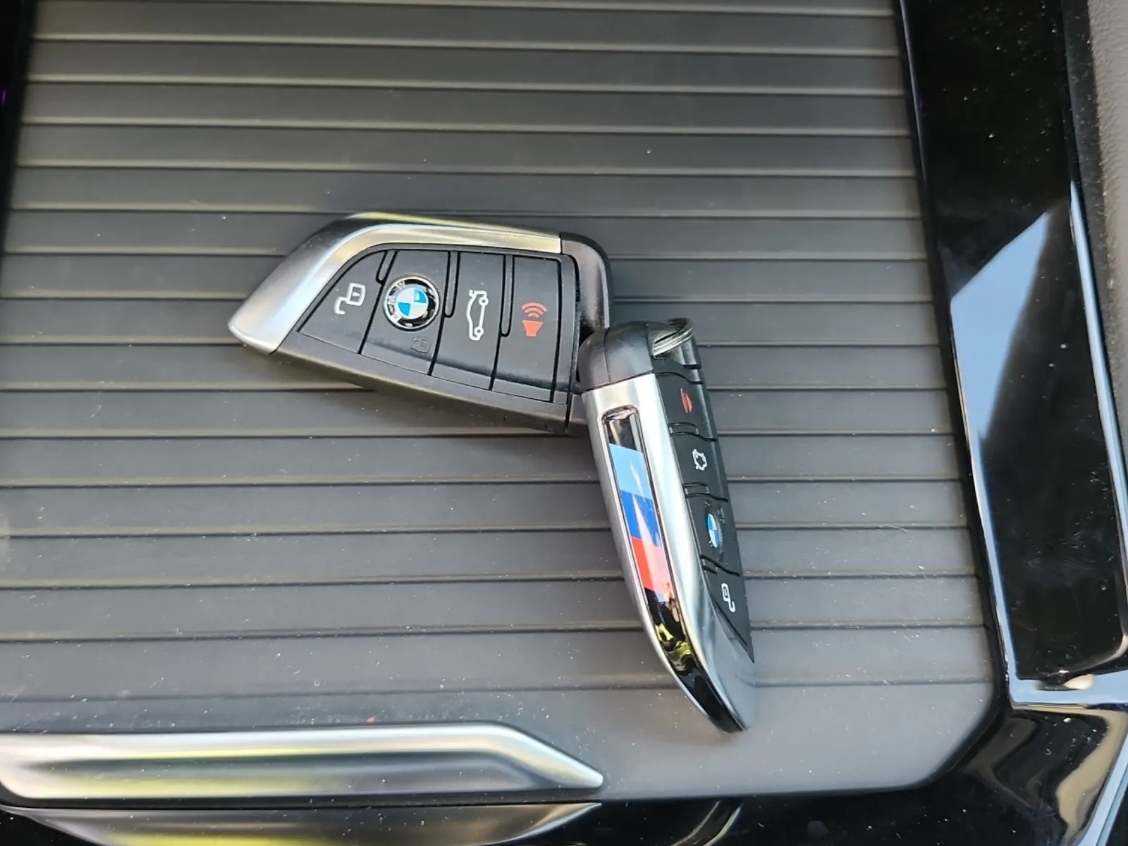 Keys/Fobs/Manual Photo