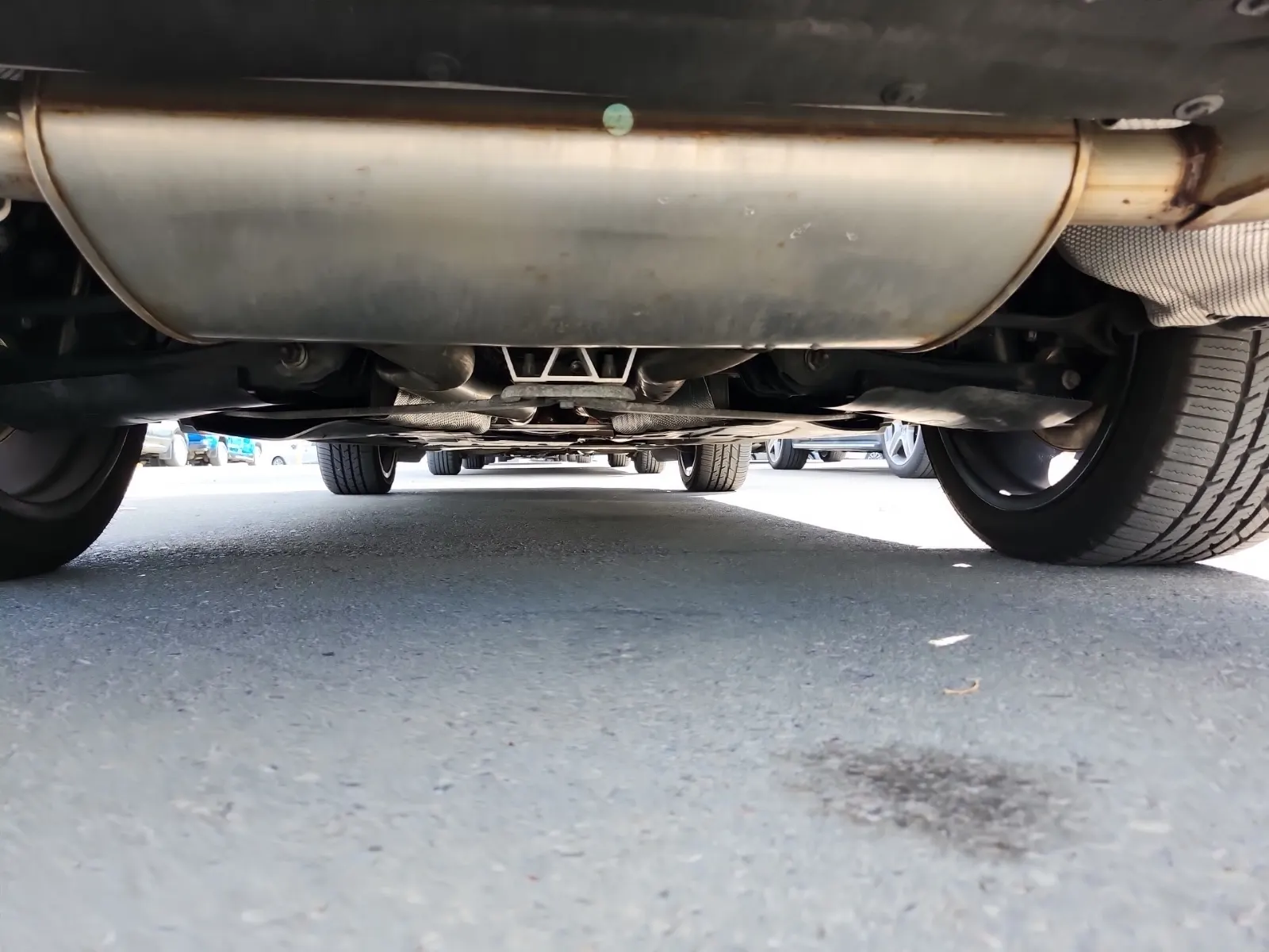 Undercarriage - Rear Photo