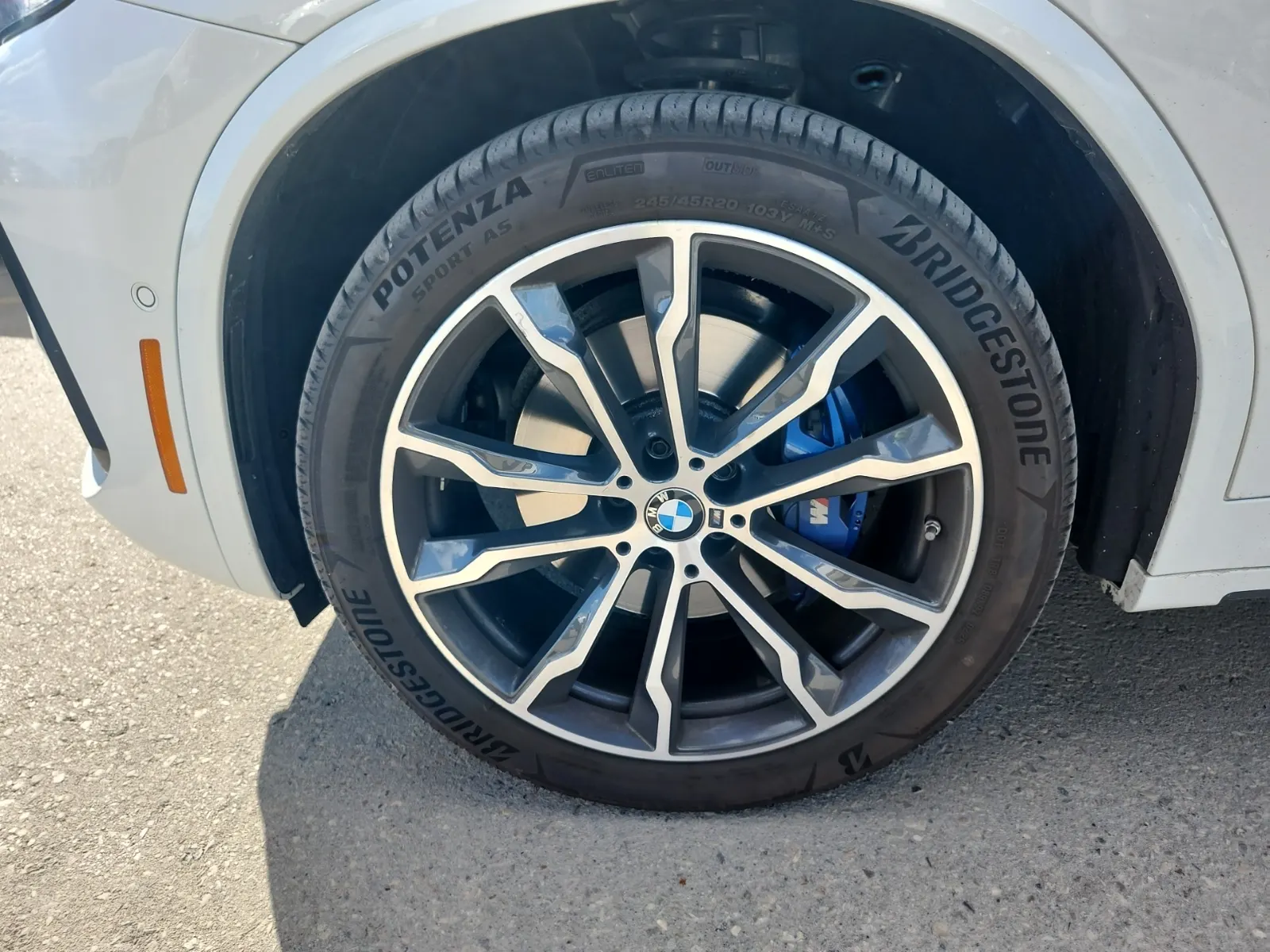 Front driver wheel/tire photo