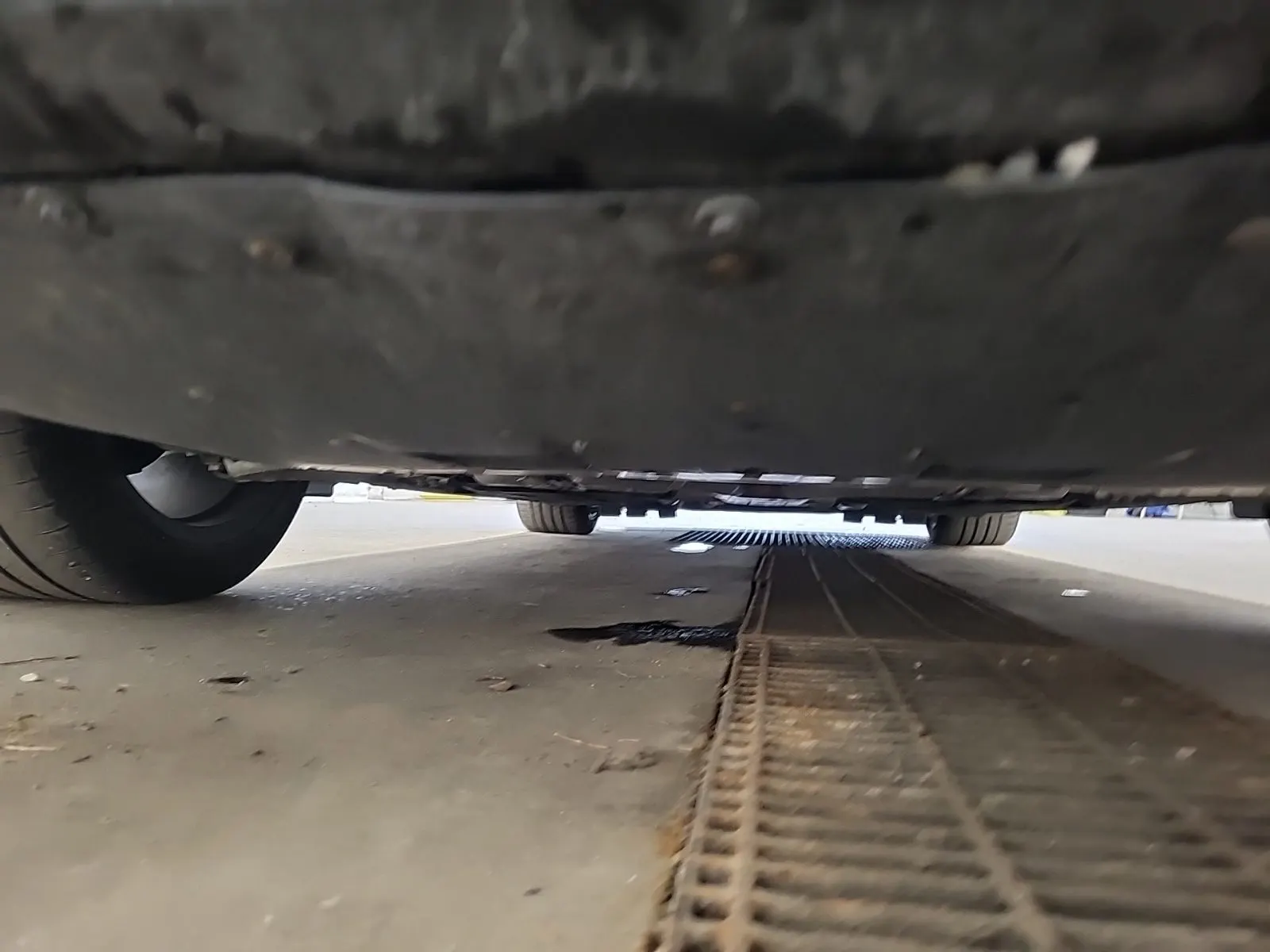 Undercarriage - Rear Photo