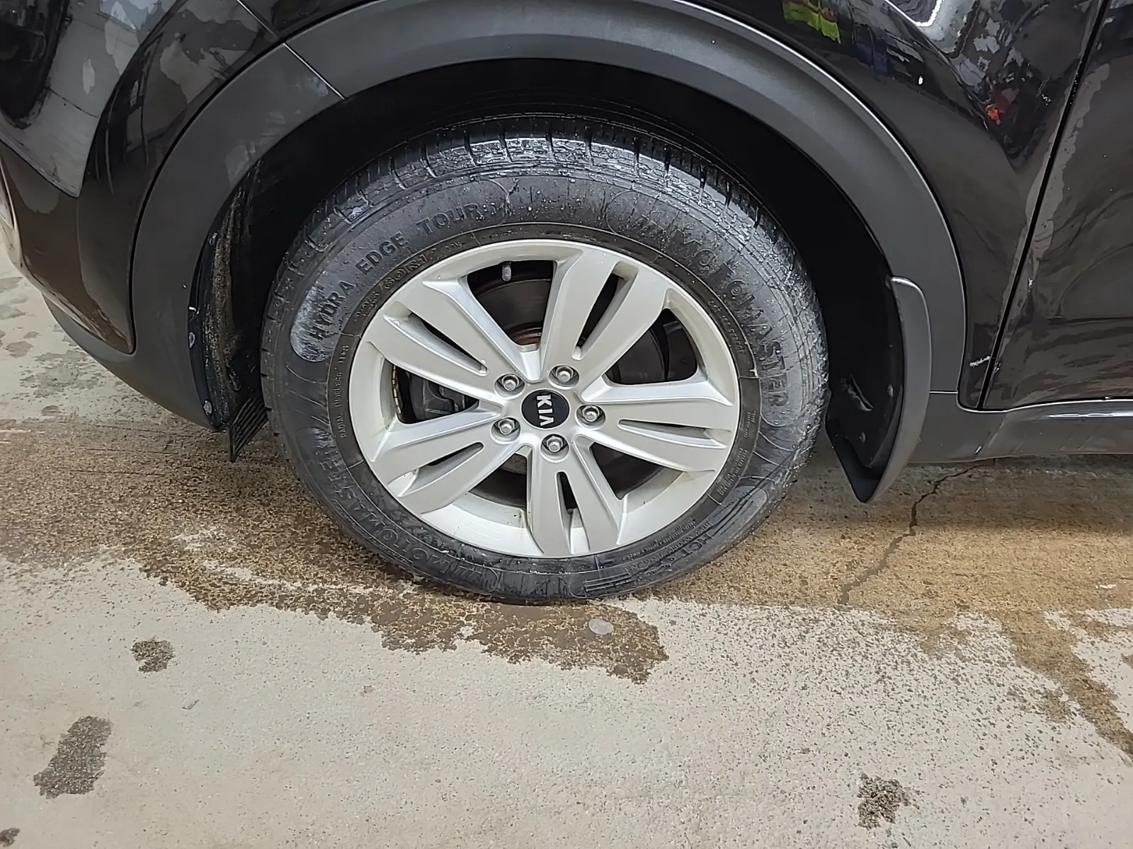 Front driver wheel/tire photo