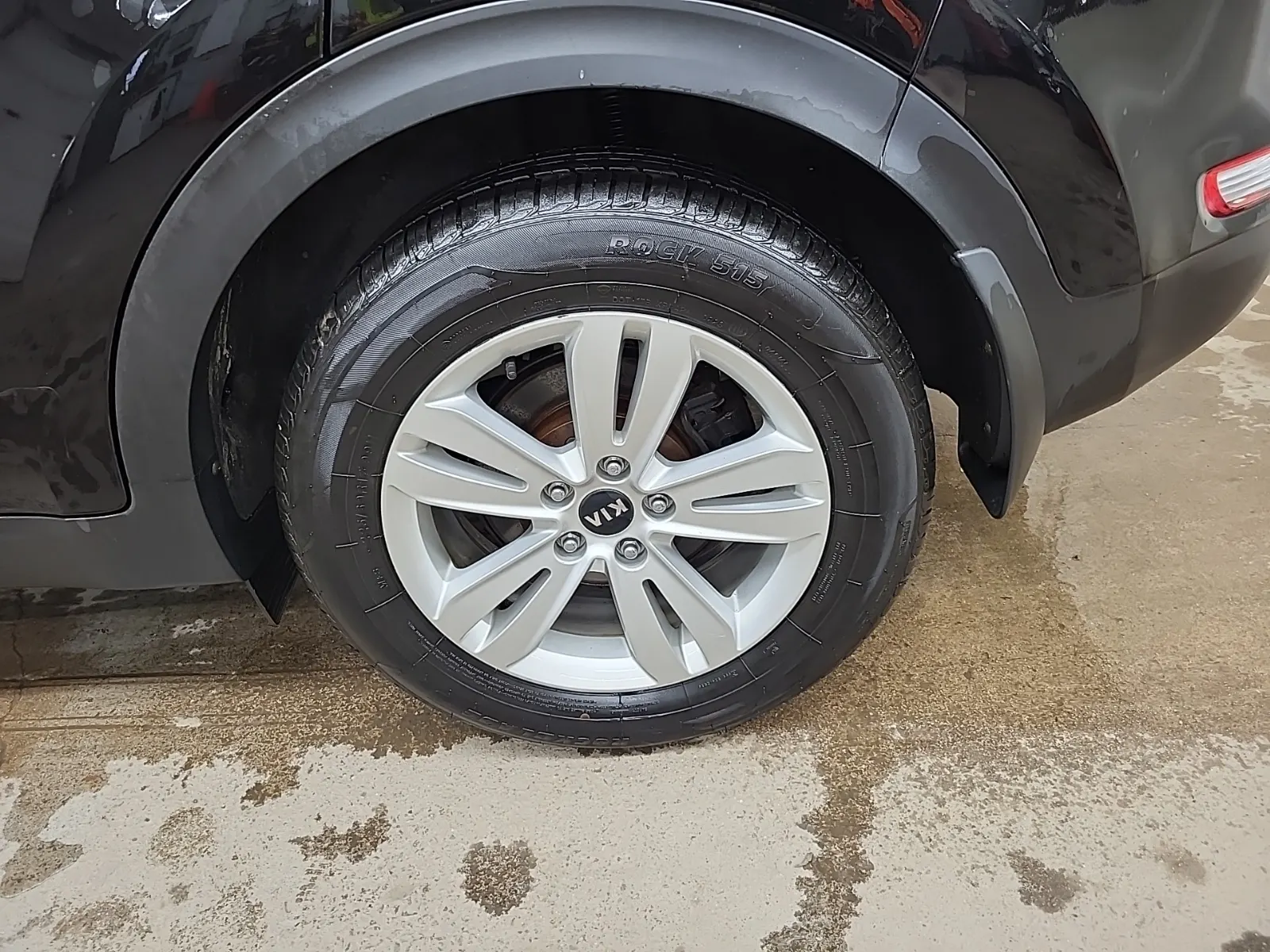 Left Rear Wheel/Tire Photo