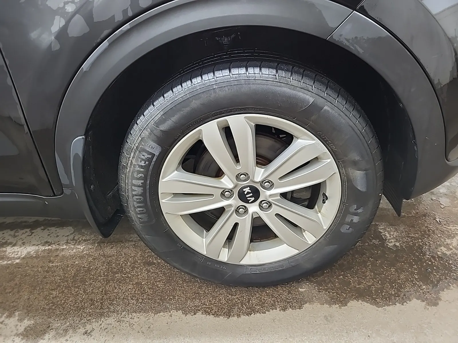 Right Front Wheel/Tire Photo